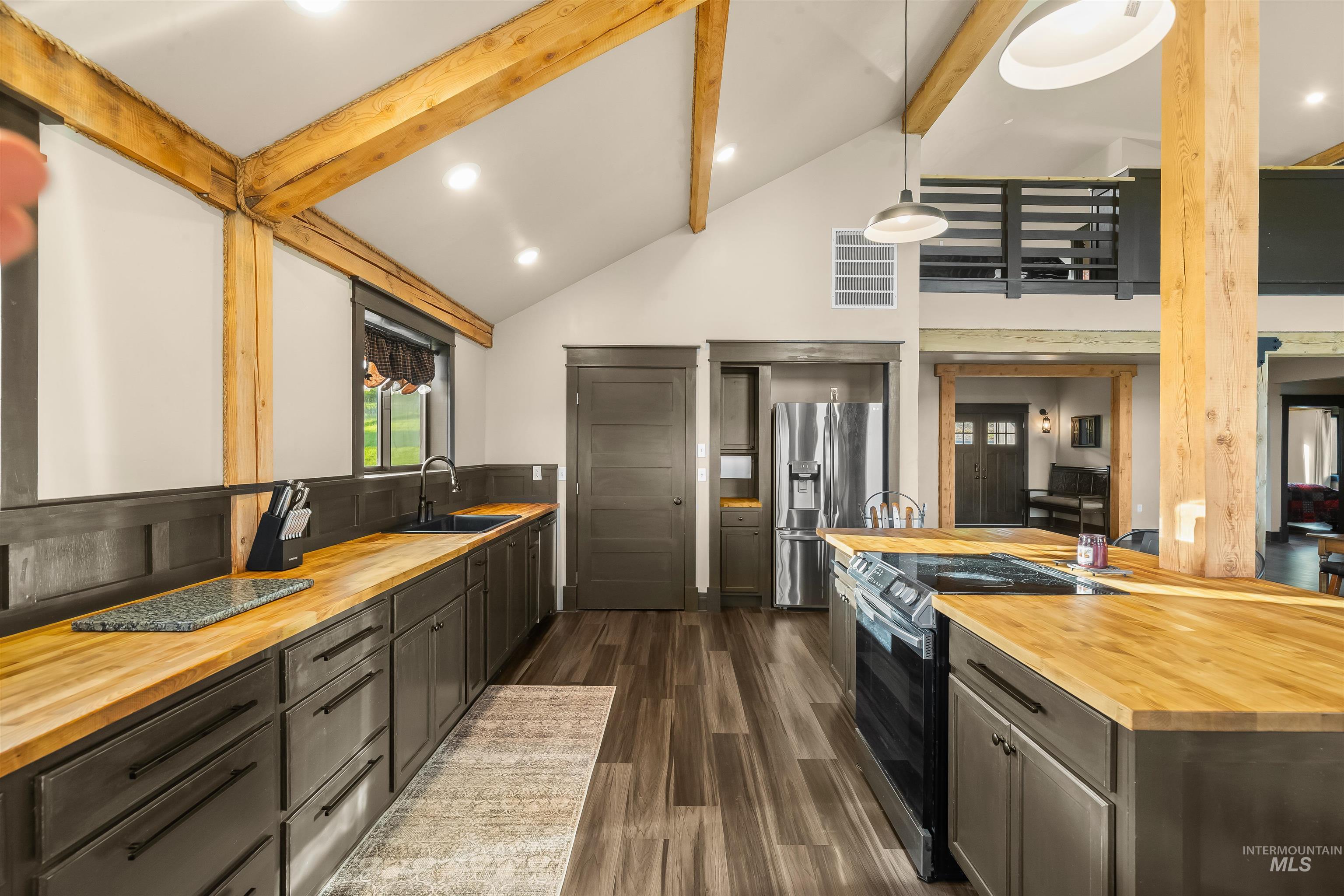 520 Valley View Dr, Lenore, Idaho 83541, 5 Bedrooms, 4 Bathrooms, Residential For Sale, Price $769,000,MLS 98985092
