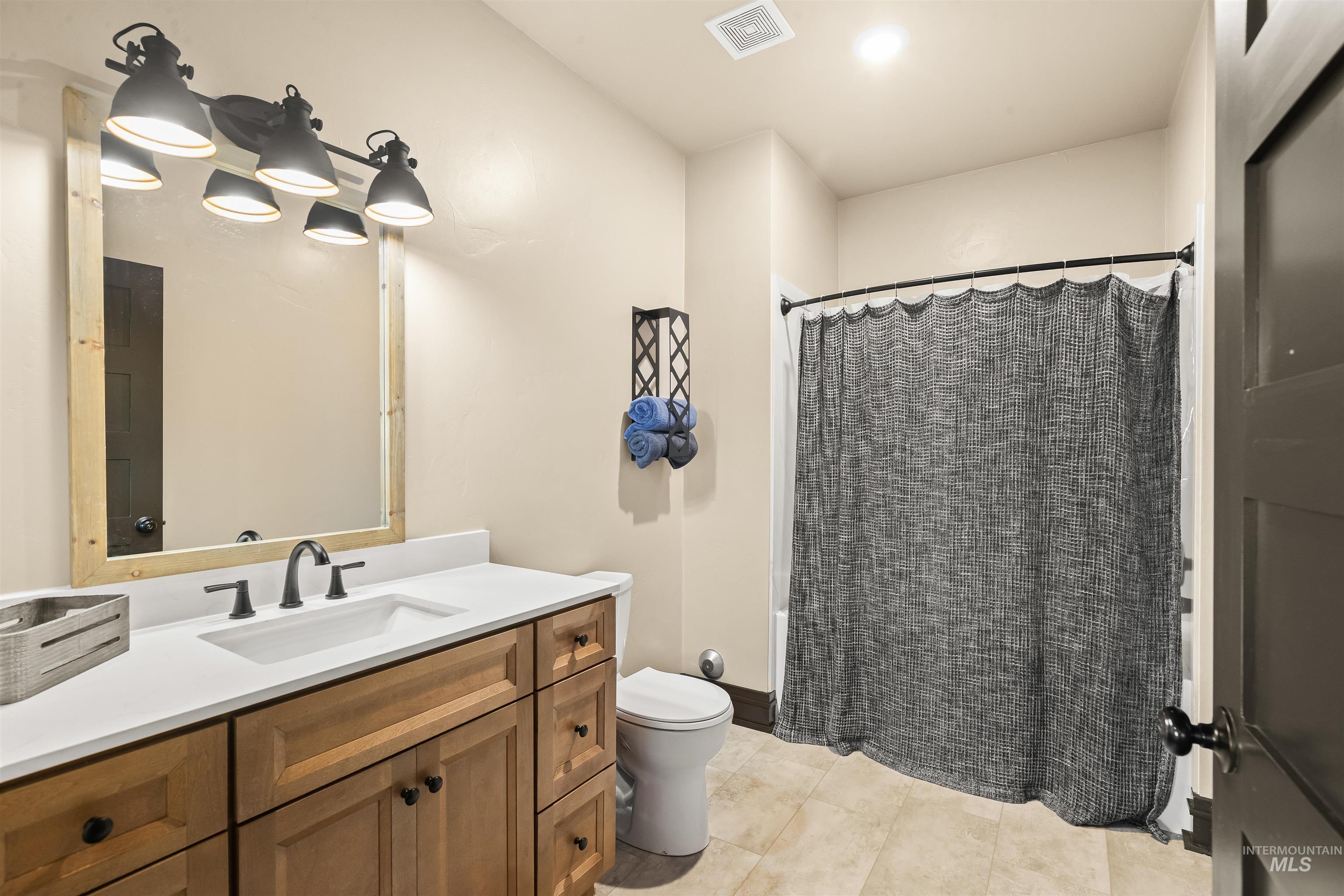 520 Valley View Dr, Lenore, Idaho 83541, 5 Bedrooms, 4 Bathrooms, Residential For Sale, Price $769,000,MLS 98985092