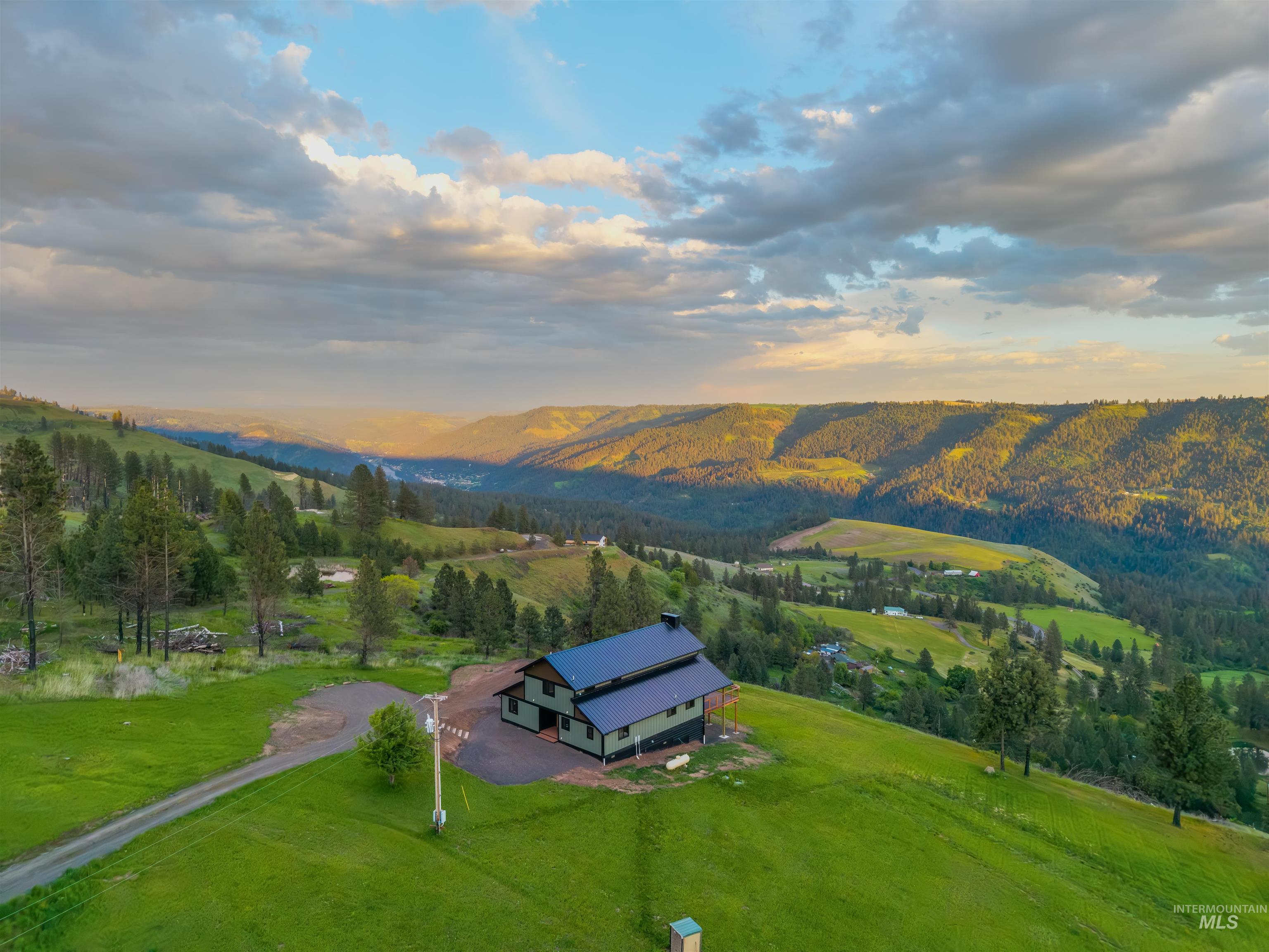 520 Valley View Dr, Lenore, Idaho 83541, 5 Bedrooms, 4 Bathrooms, Residential For Sale, Price $769,000,MLS 98985092
