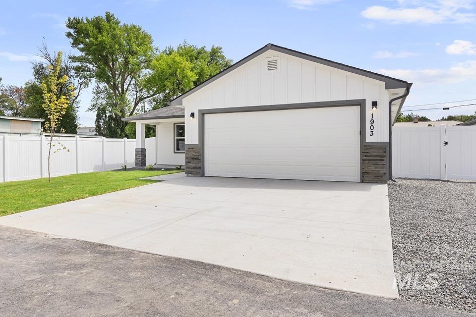 1903 Oregon Lane, Caldwell, Idaho 83605, 3 Bedrooms, 2 Bathrooms, Residential For Sale, Price $385,000, 98985093