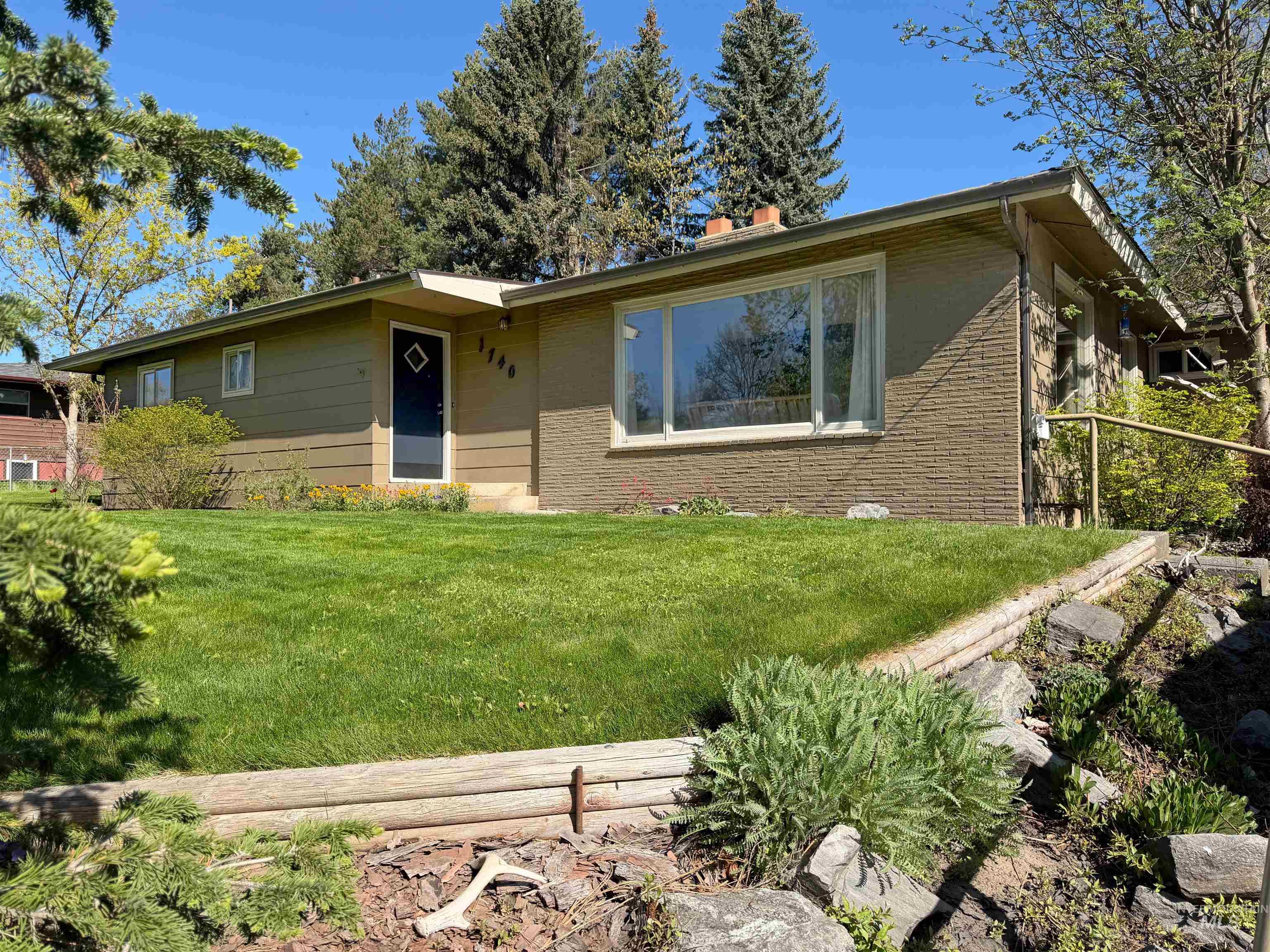 1740 Daves Ave, Moscow, Idaho 83843, 3 Bedrooms, 2 Bathrooms, Residential For Sale, Price $489,000,MLS 98985094