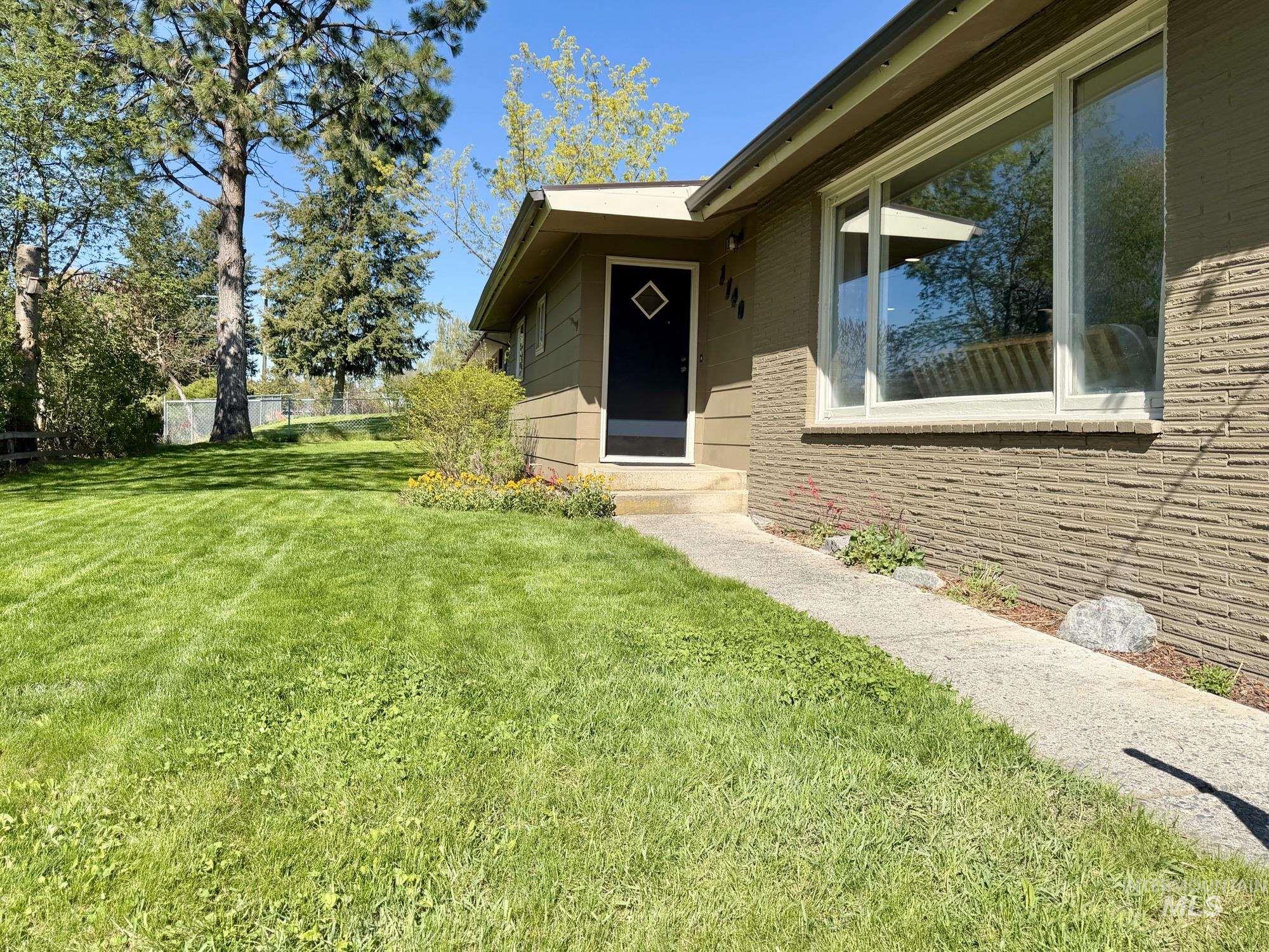 1740 Daves Ave, Moscow, Idaho 83843, 3 Bedrooms, 2 Bathrooms, Residential For Sale, Price $489,000,MLS 98985094