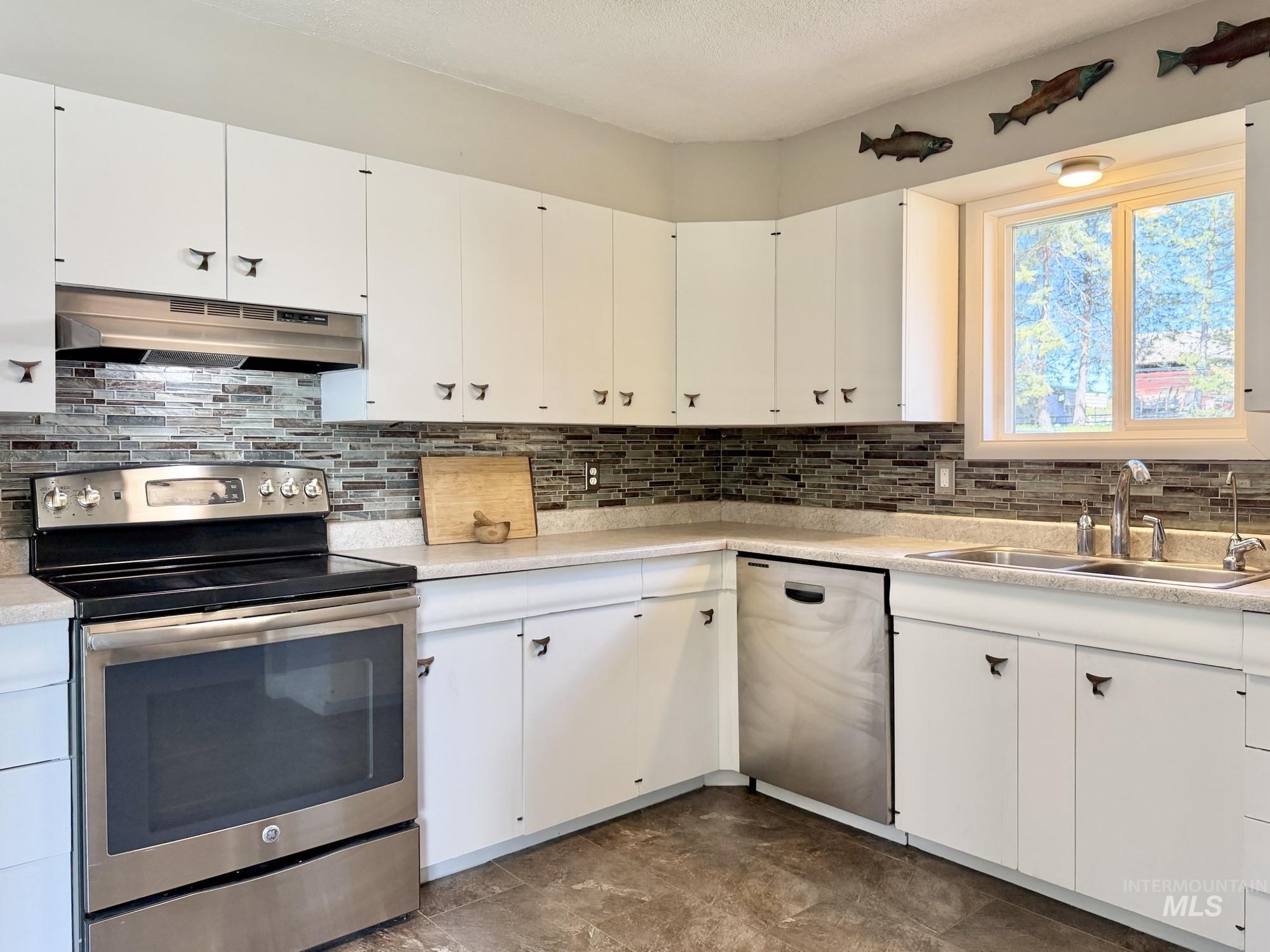 1740 Daves Ave, Moscow, Idaho 83843, 3 Bedrooms, 2 Bathrooms, Residential For Sale, Price $489,000,MLS 98985094