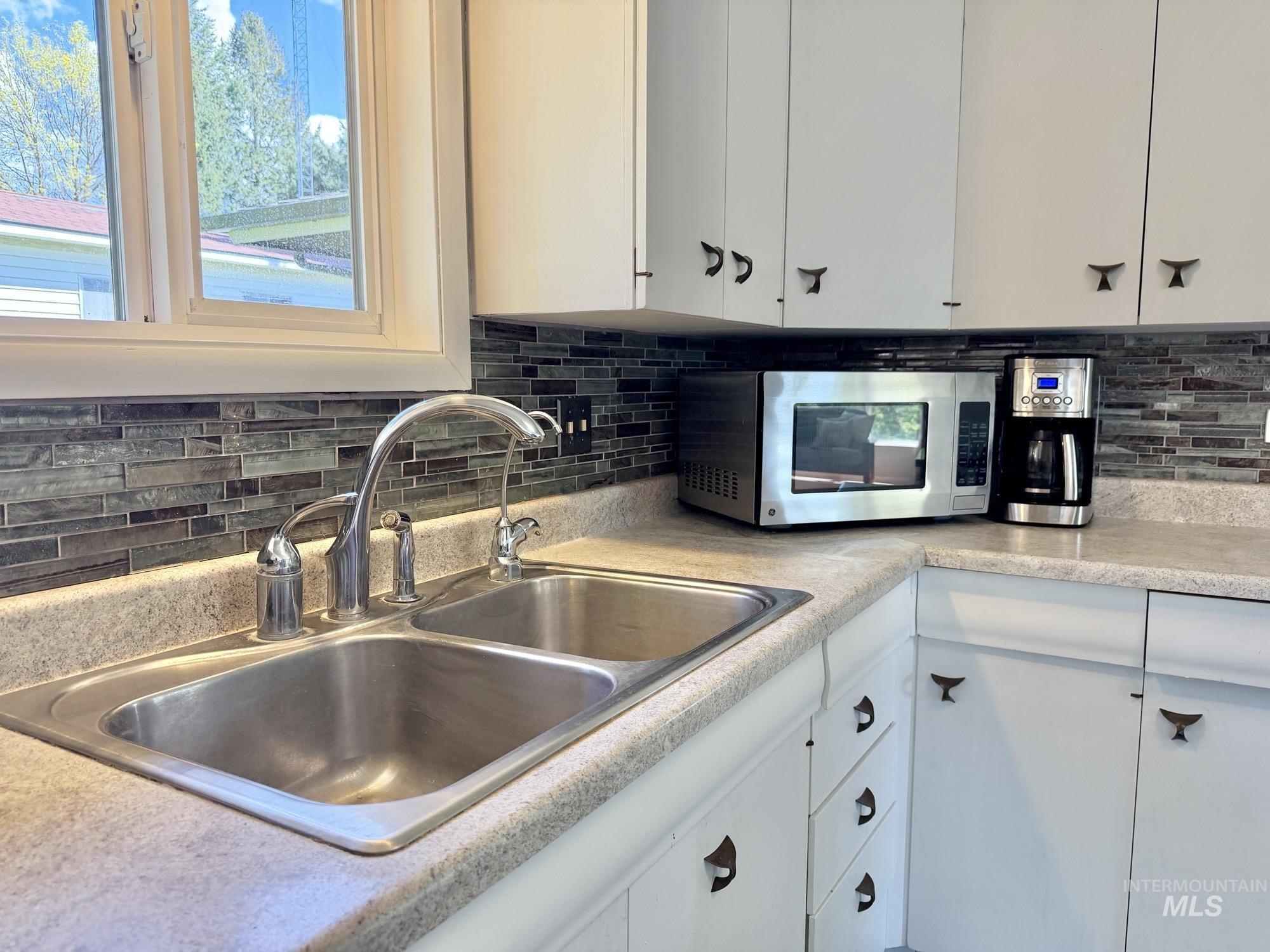1740 Daves Ave, Moscow, Idaho 83843, 3 Bedrooms, 2 Bathrooms, Residential For Sale, Price $489,000,MLS 98985094