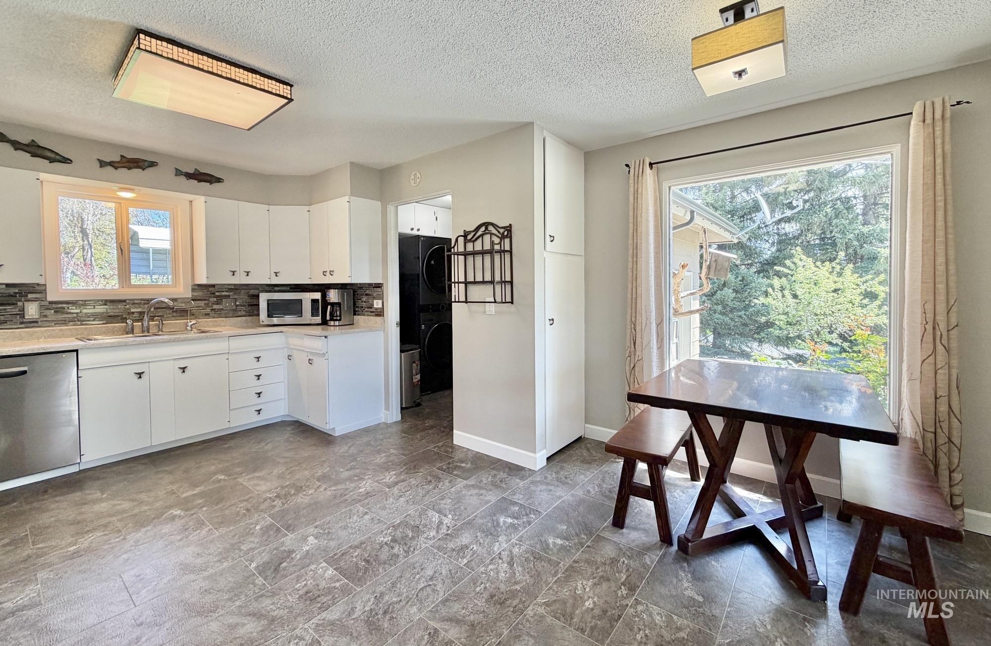 1740 Daves Ave, Moscow, Idaho 83843, 3 Bedrooms, 2 Bathrooms, Residential For Sale, Price $489,000,MLS 98985094