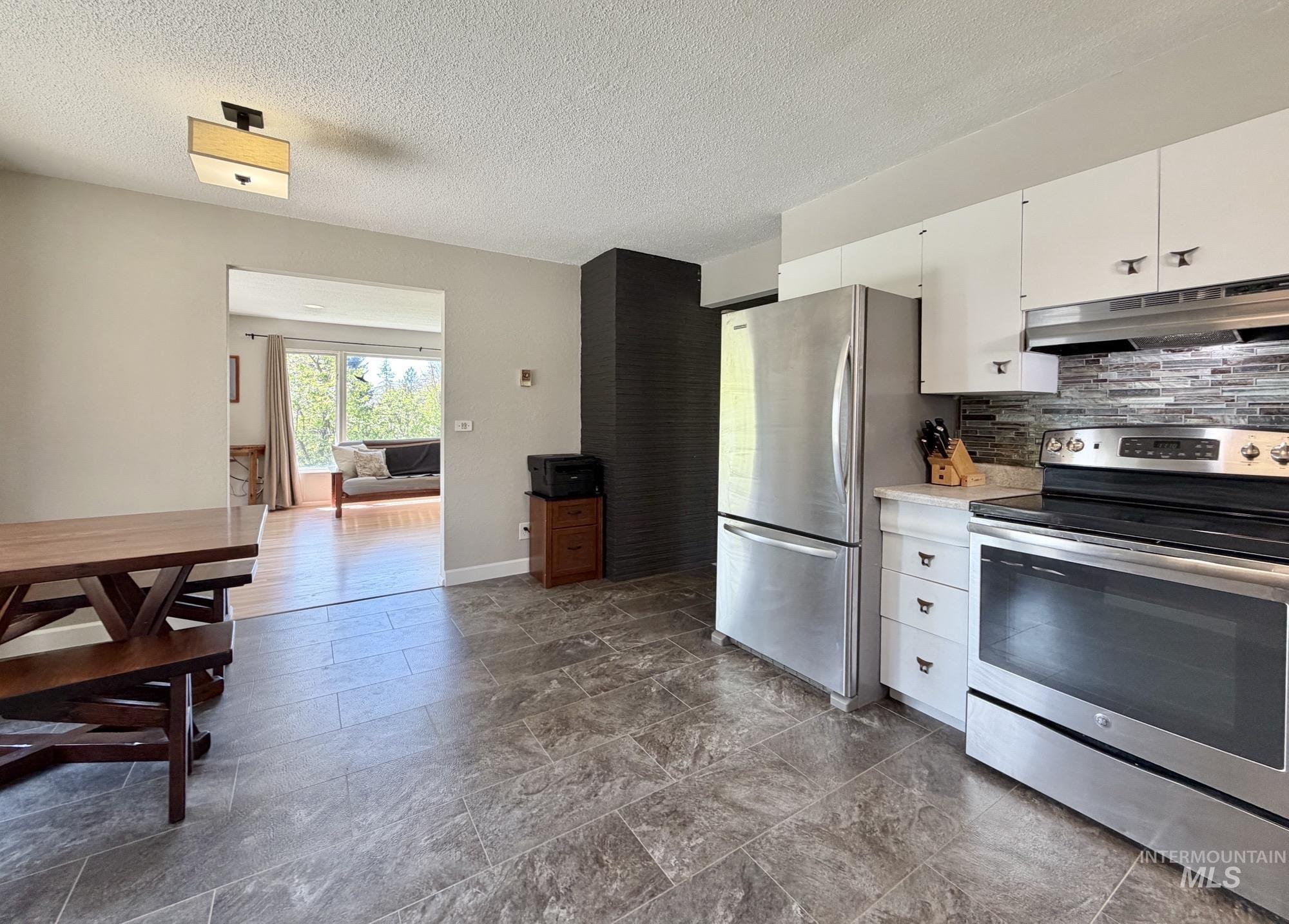 1740 Daves Ave, Moscow, Idaho 83843, 3 Bedrooms, 2 Bathrooms, Residential For Sale, Price $489,000,MLS 98985094