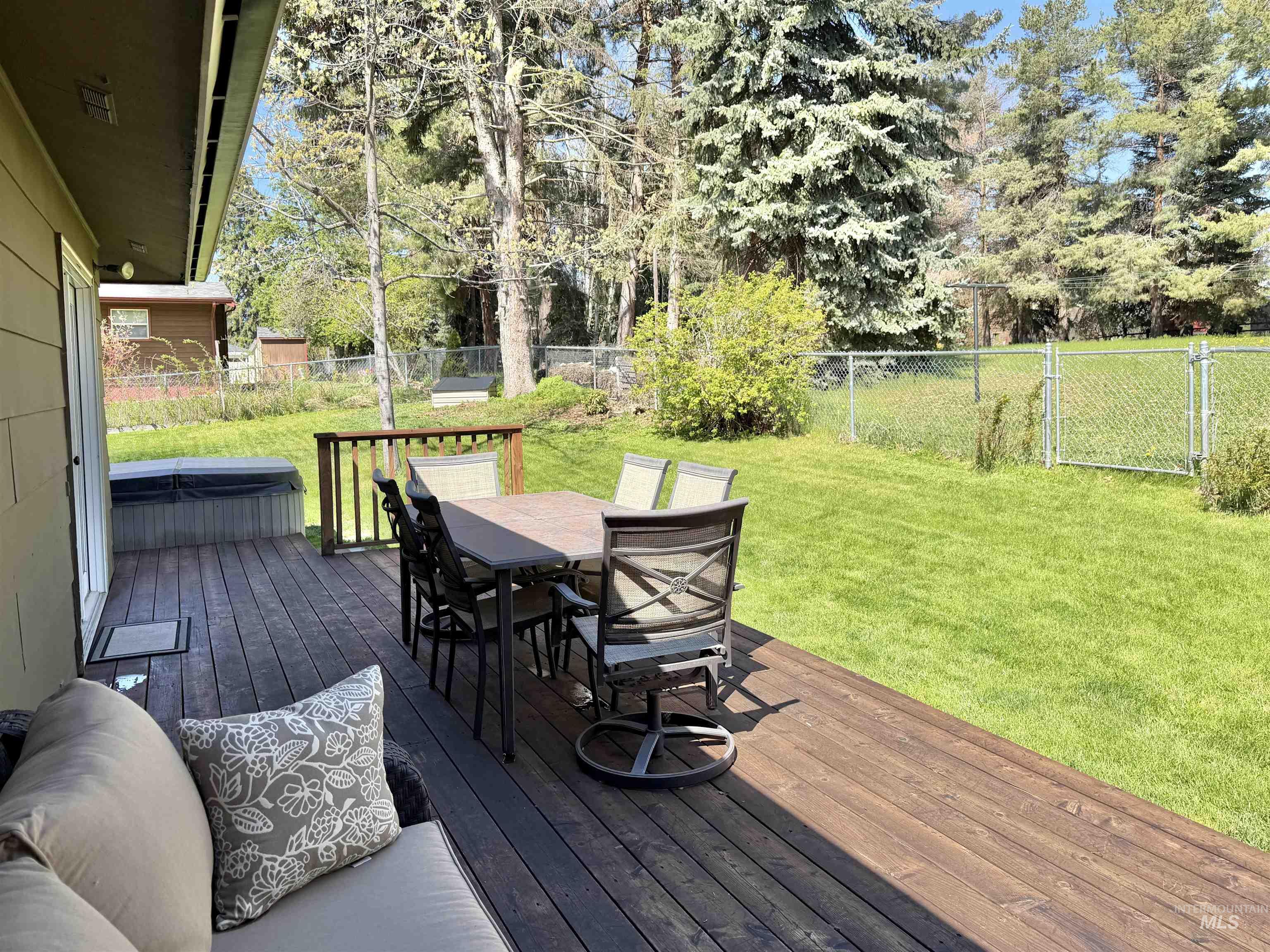 1740 Daves Ave, Moscow, Idaho 83843, 3 Bedrooms, 2 Bathrooms, Residential For Sale, Price $489,000,MLS 98985094
