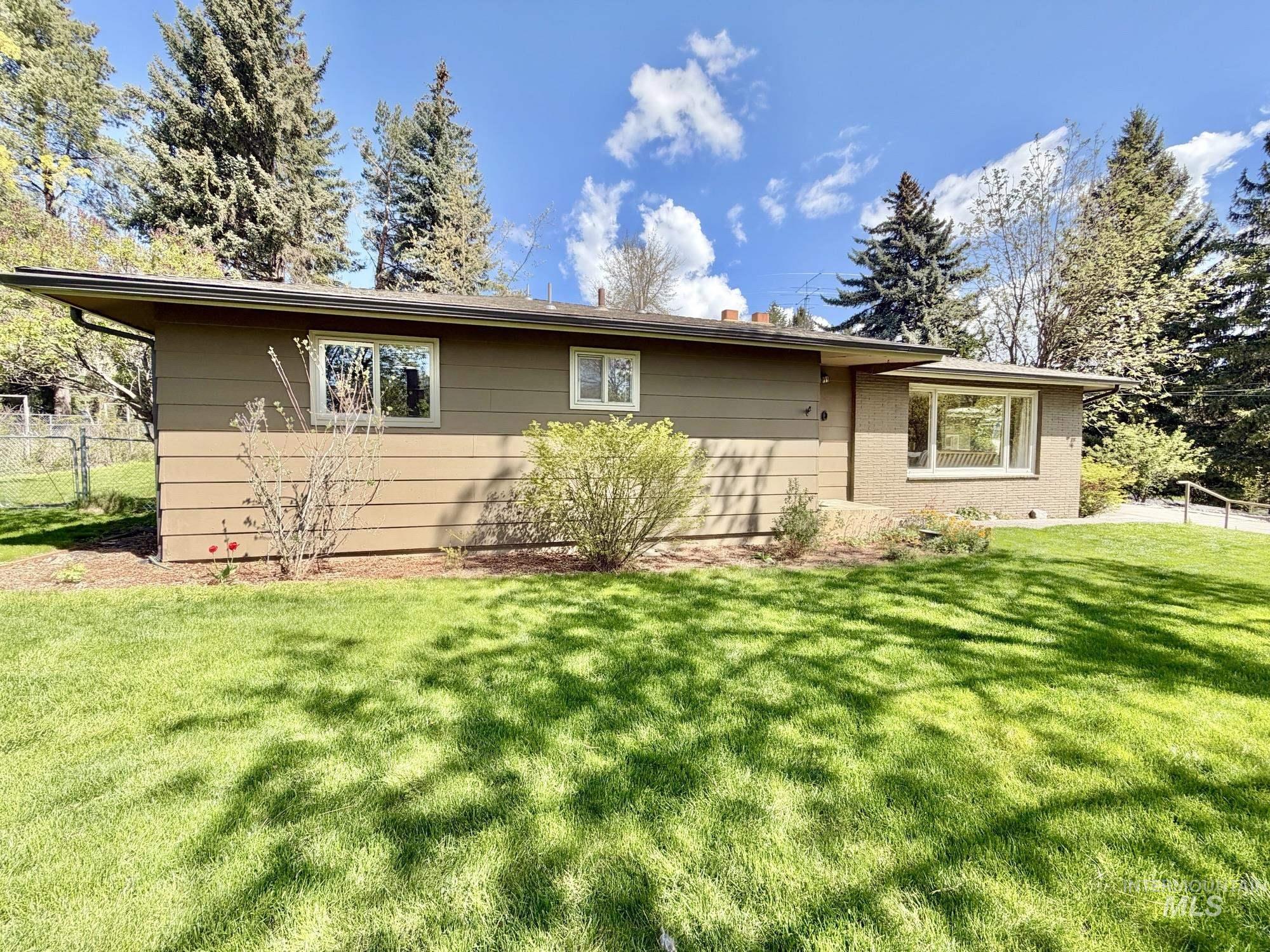 1740 Daves Ave, Moscow, Idaho 83843, 3 Bedrooms, 2 Bathrooms, Residential For Sale, Price $489,000,MLS 98985094