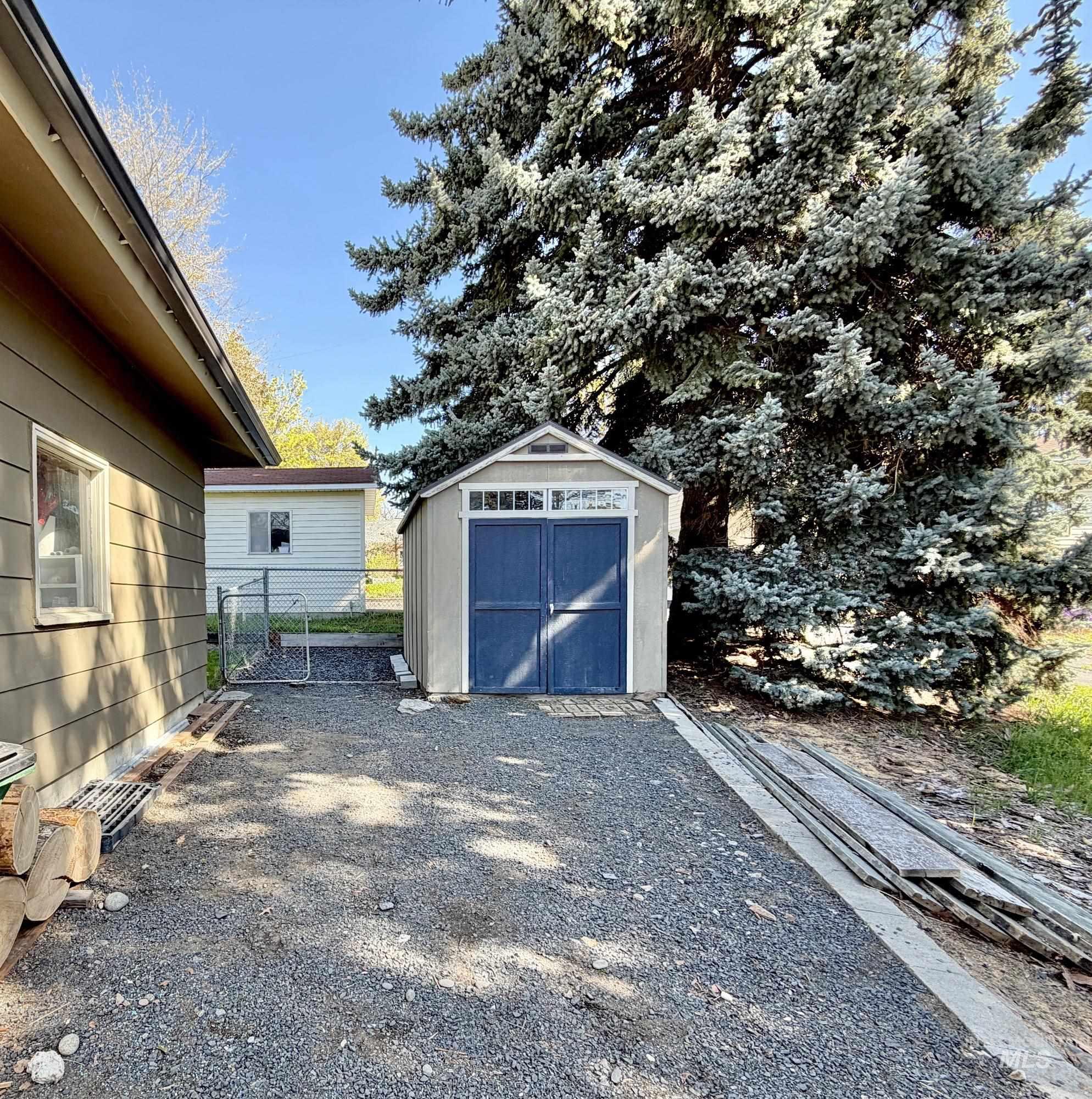 1740 Daves Ave, Moscow, Idaho 83843, 3 Bedrooms, 2 Bathrooms, Residential For Sale, Price $489,000,MLS 98985094