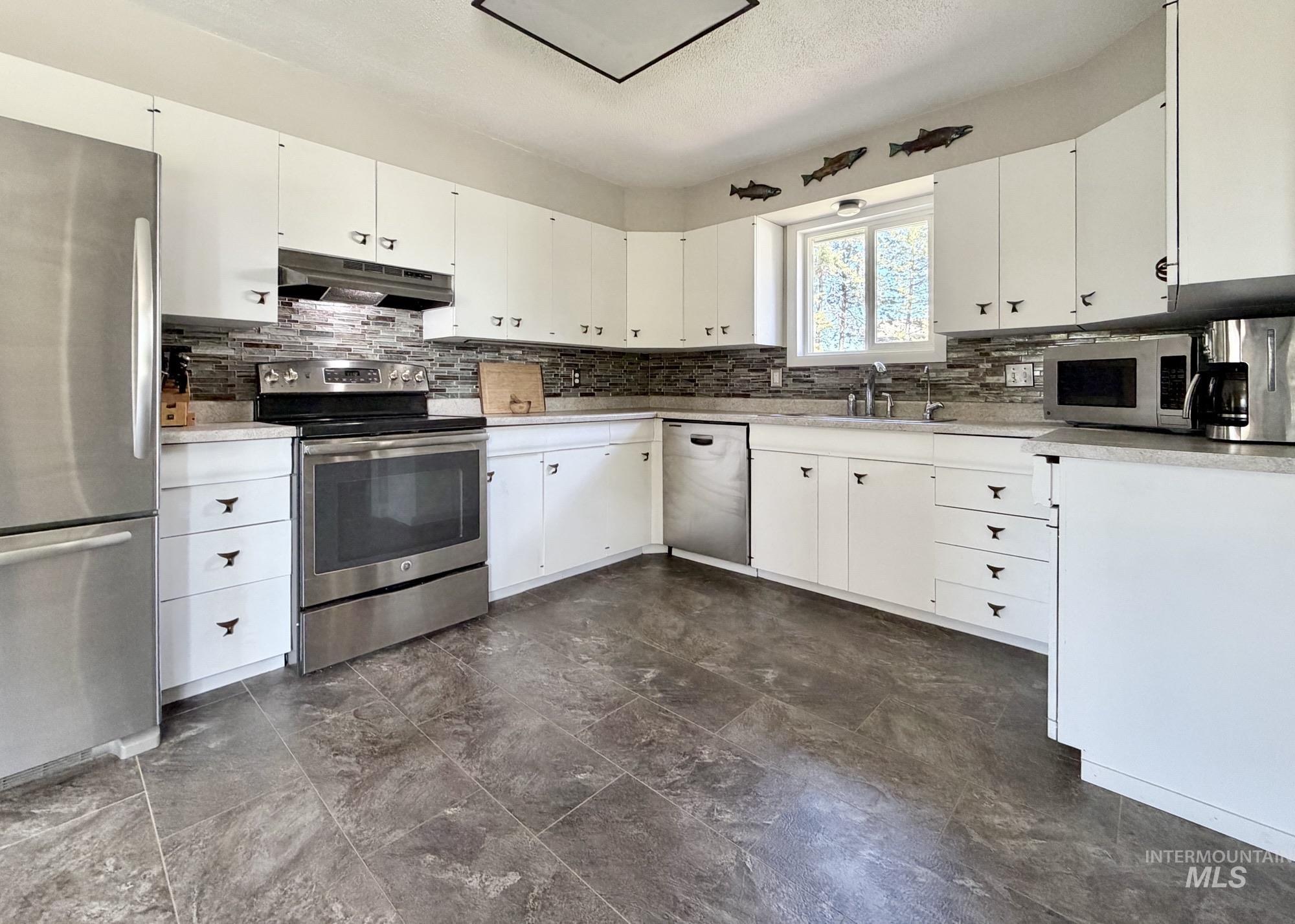 1740 Daves Ave, Moscow, Idaho 83843, 3 Bedrooms, 2 Bathrooms, Residential For Sale, Price $489,000,MLS 98985094