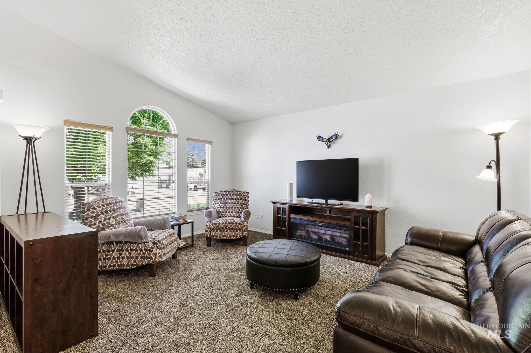 1027 W Bird Ave, Nampa, Idaho 83686, 3 Bedrooms, 2 Bathrooms, Residential For Sale, Price $400,000,MLS 98985101