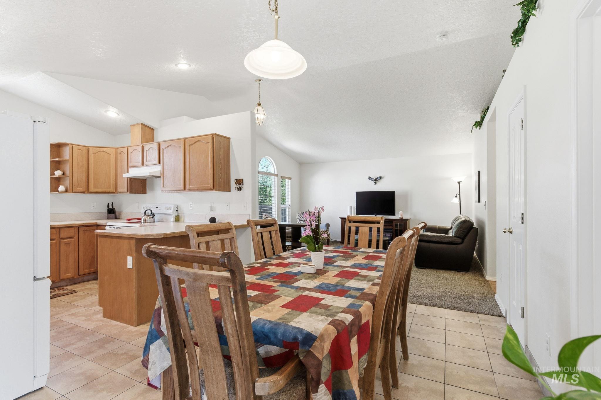 1027 W Bird Ave, Nampa, Idaho 83686, 3 Bedrooms, 2 Bathrooms, Residential For Sale, Price $400,000,MLS 98985101