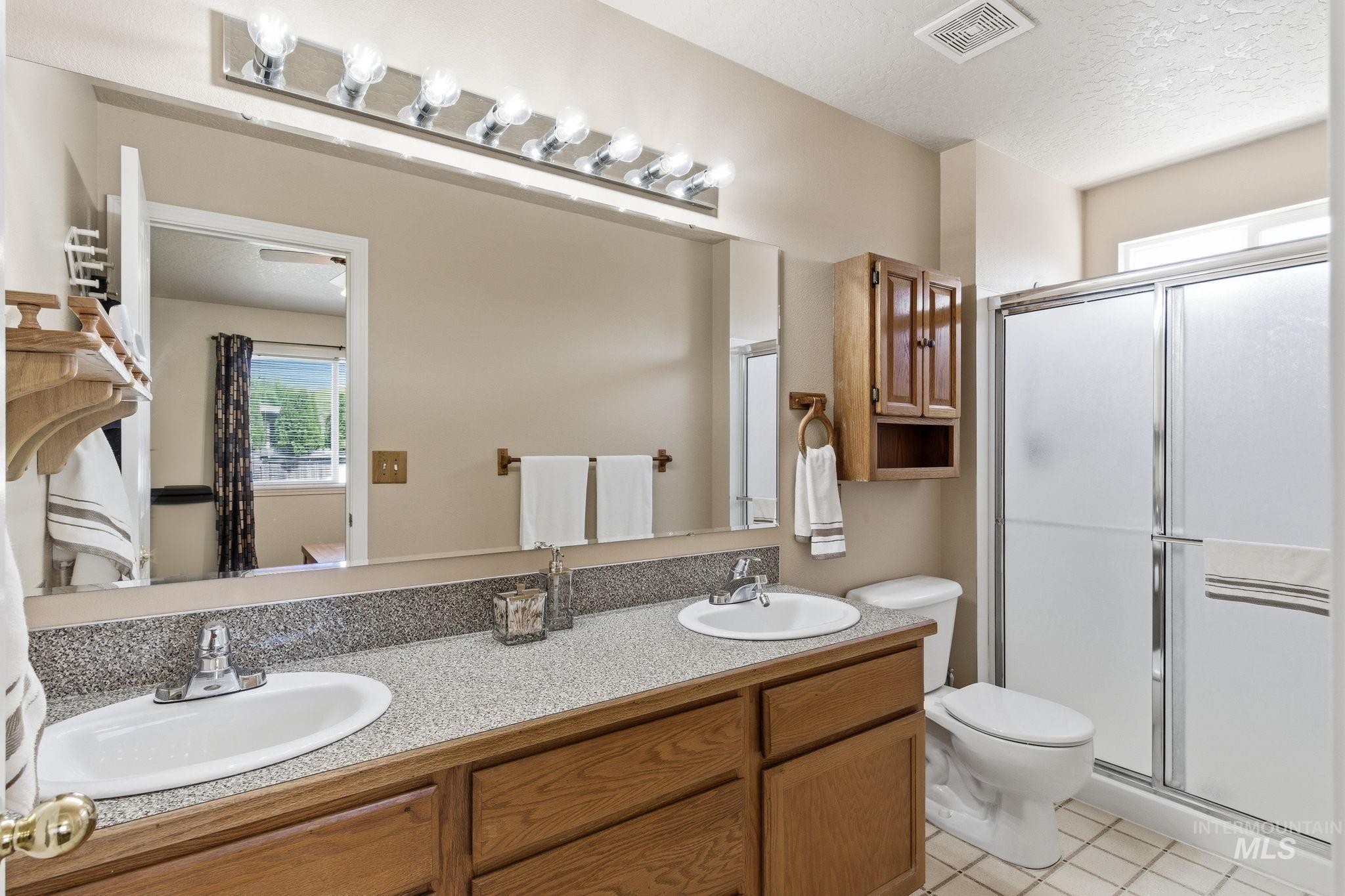 1027 W Bird Ave, Nampa, Idaho 83686, 3 Bedrooms, 2 Bathrooms, Residential For Sale, Price $400,000,MLS 98985101