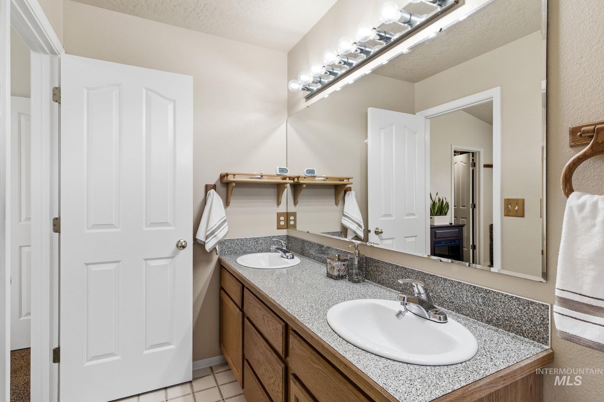 1027 W Bird Ave, Nampa, Idaho 83686, 3 Bedrooms, 2 Bathrooms, Residential For Sale, Price $400,000,MLS 98985101