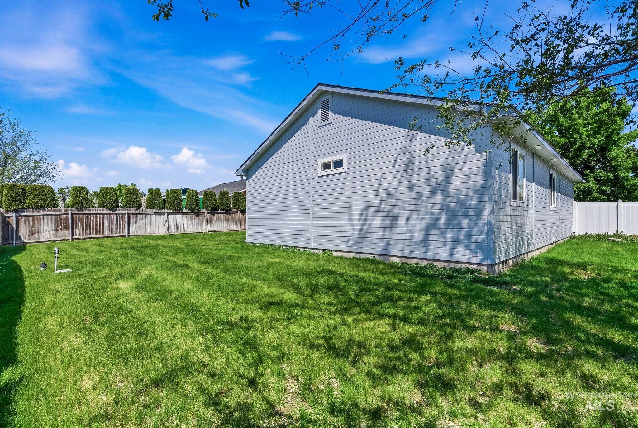 1027 W Bird Ave, Nampa, Idaho 83686, 3 Bedrooms, 2 Bathrooms, Residential For Sale, Price $400,000,MLS 98985101