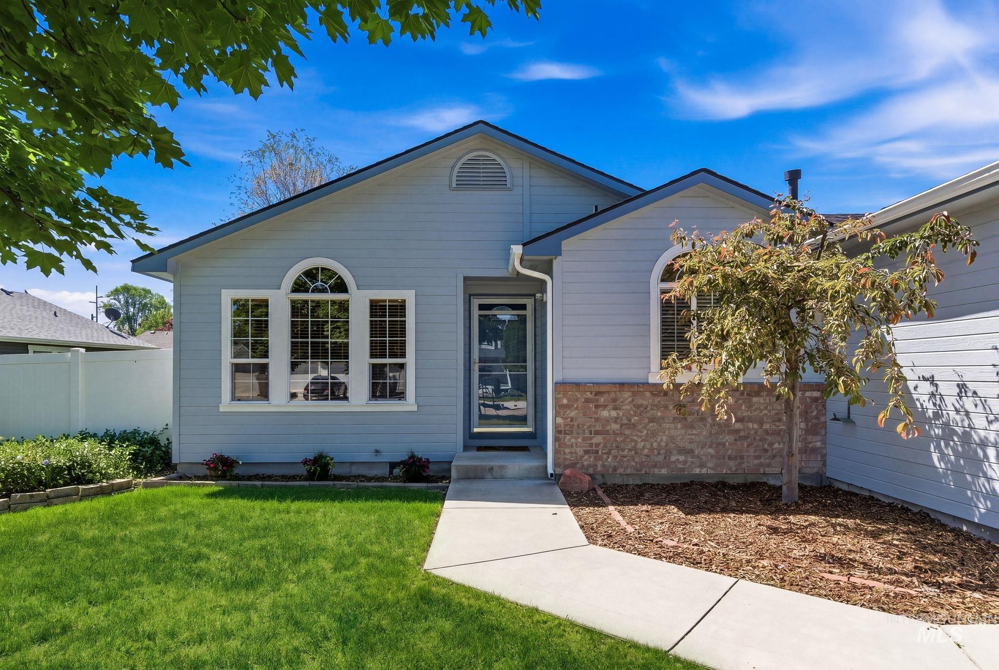 1027 W Bird Ave, Nampa, Idaho 83686, 3 Bedrooms, 2 Bathrooms, Residential For Sale, Price $400,000,MLS 98985101
