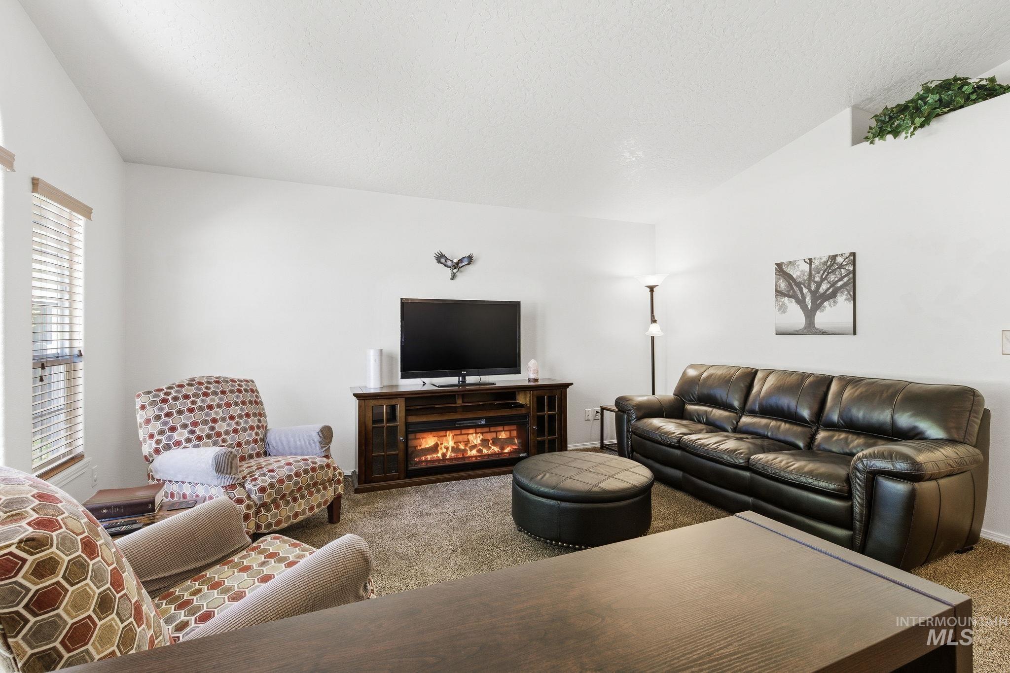1027 W Bird Ave, Nampa, Idaho 83686, 3 Bedrooms, 2 Bathrooms, Residential For Sale, Price $400,000,MLS 98985101