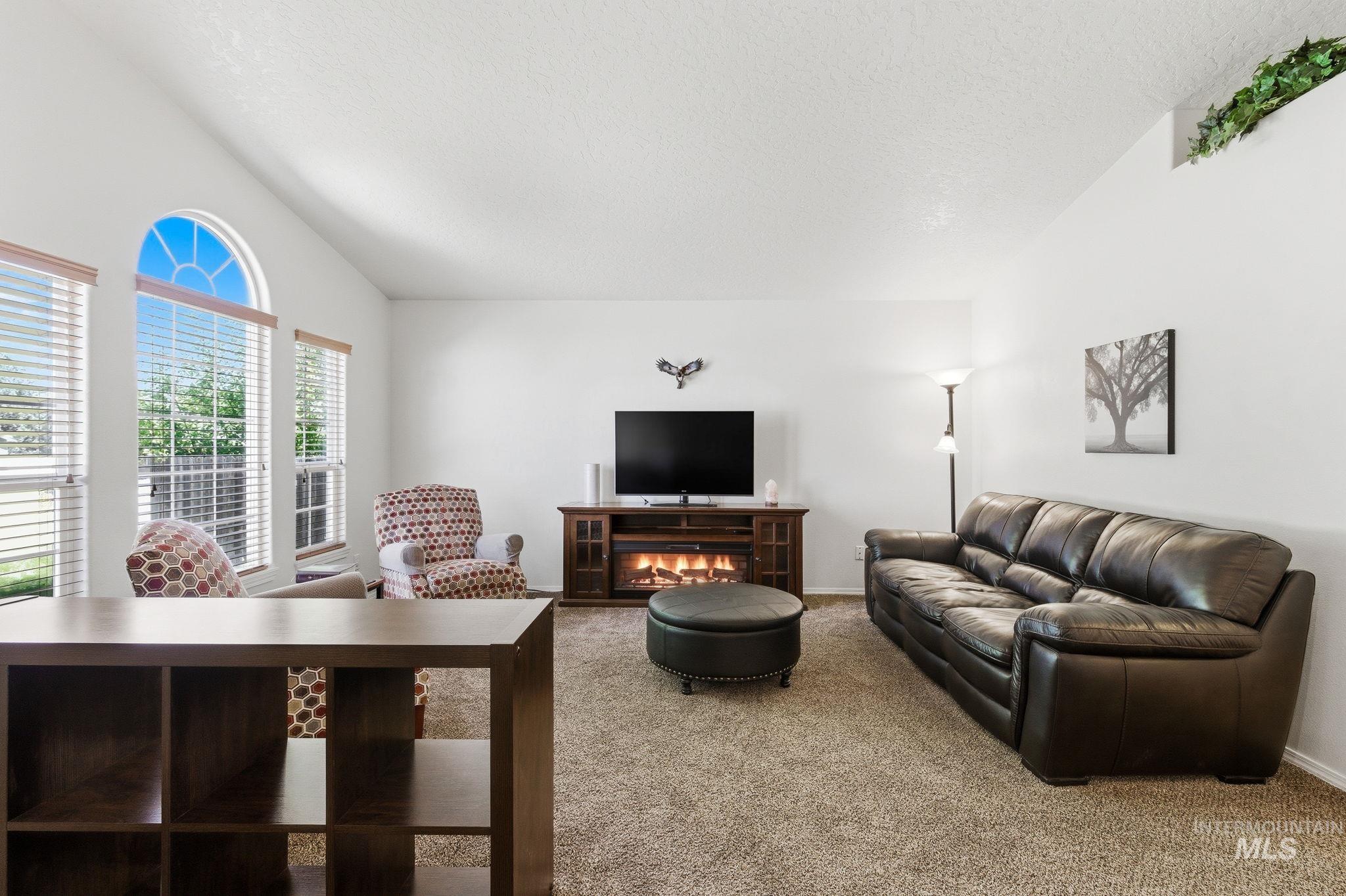 1027 W Bird Ave, Nampa, Idaho 83686, 3 Bedrooms, 2 Bathrooms, Residential For Sale, Price $400,000,MLS 98985101