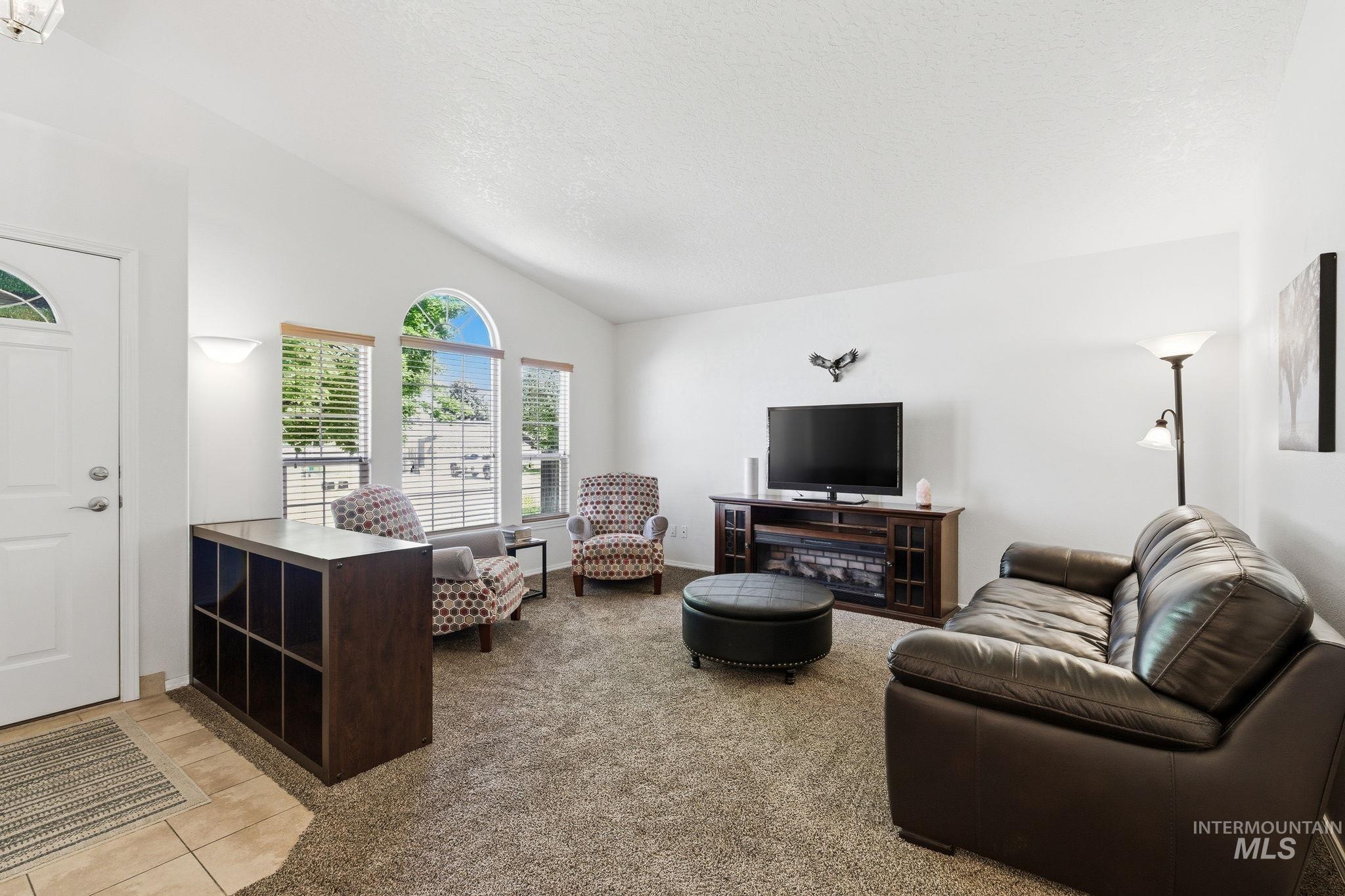1027 W Bird Ave, Nampa, Idaho 83686, 3 Bedrooms, 2 Bathrooms, Residential For Sale, Price $400,000,MLS 98985101