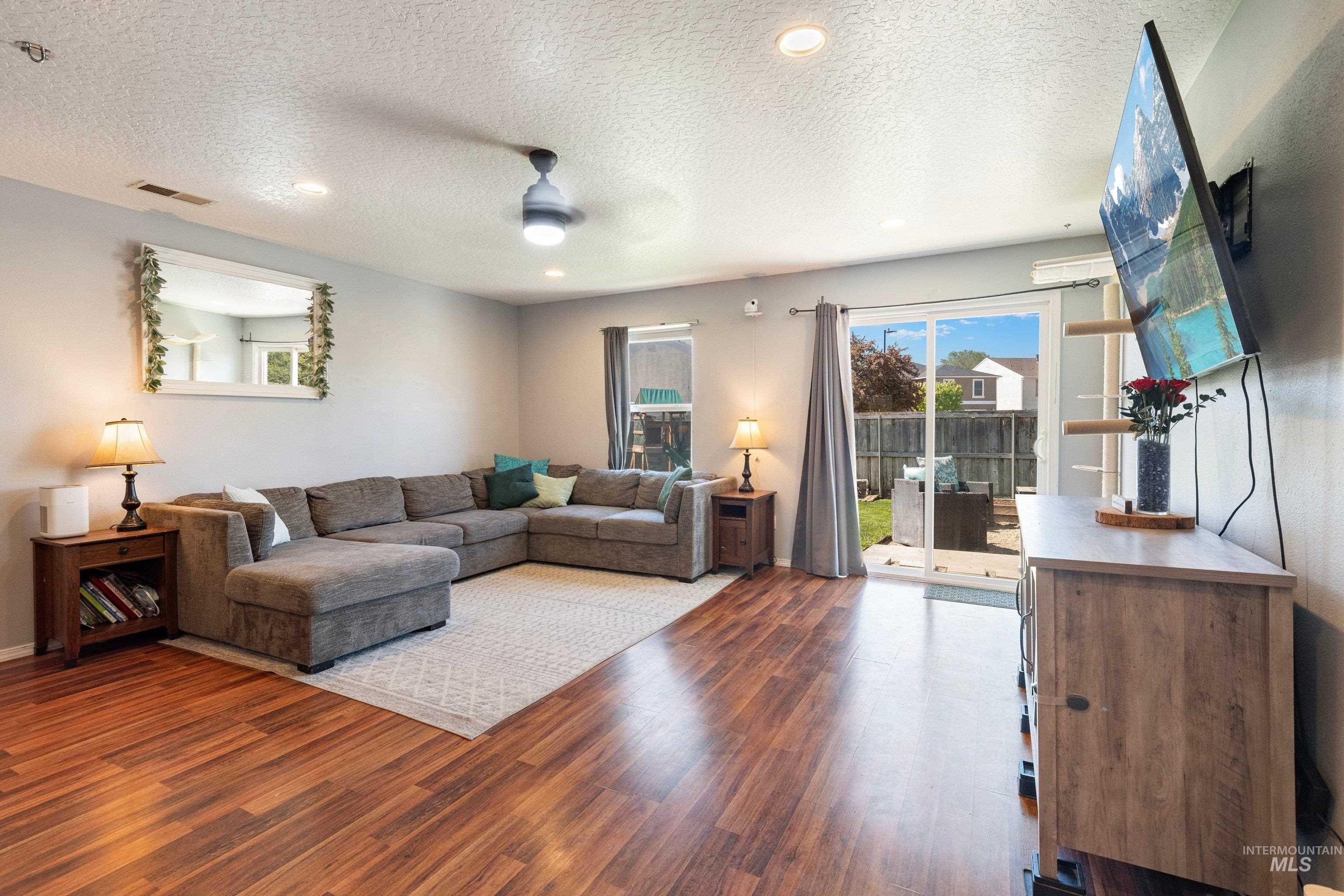 3512 W Vistapark Dr, Caldwell, Idaho 83605, 3 Bedrooms, 2 Bathrooms, Residential For Sale, Price $349,900,MLS 98985104