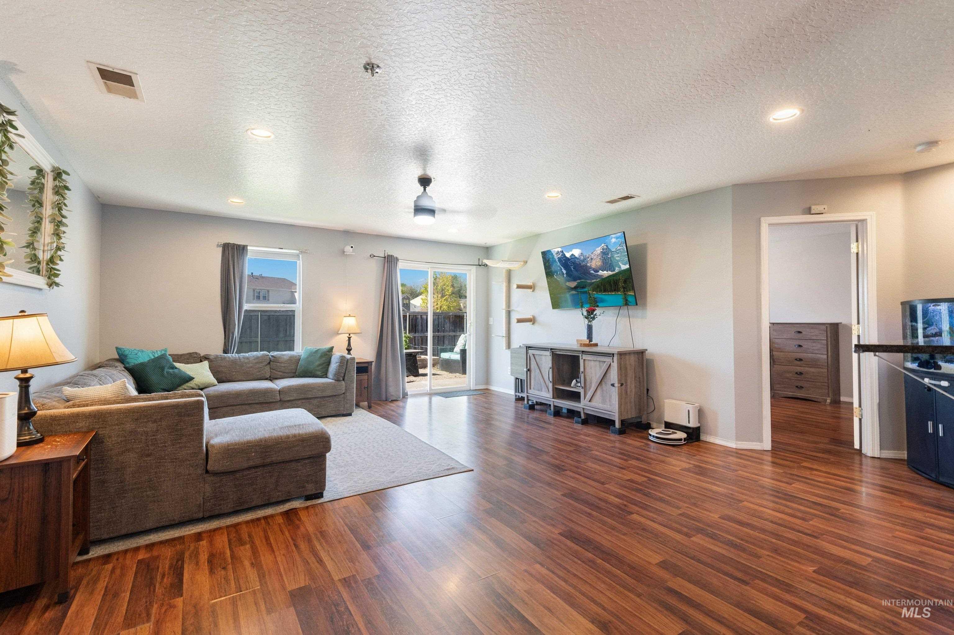 3512 W Vistapark Dr, Caldwell, Idaho 83605, 3 Bedrooms, 2 Bathrooms, Residential For Sale, Price $349,900,MLS 98985104
