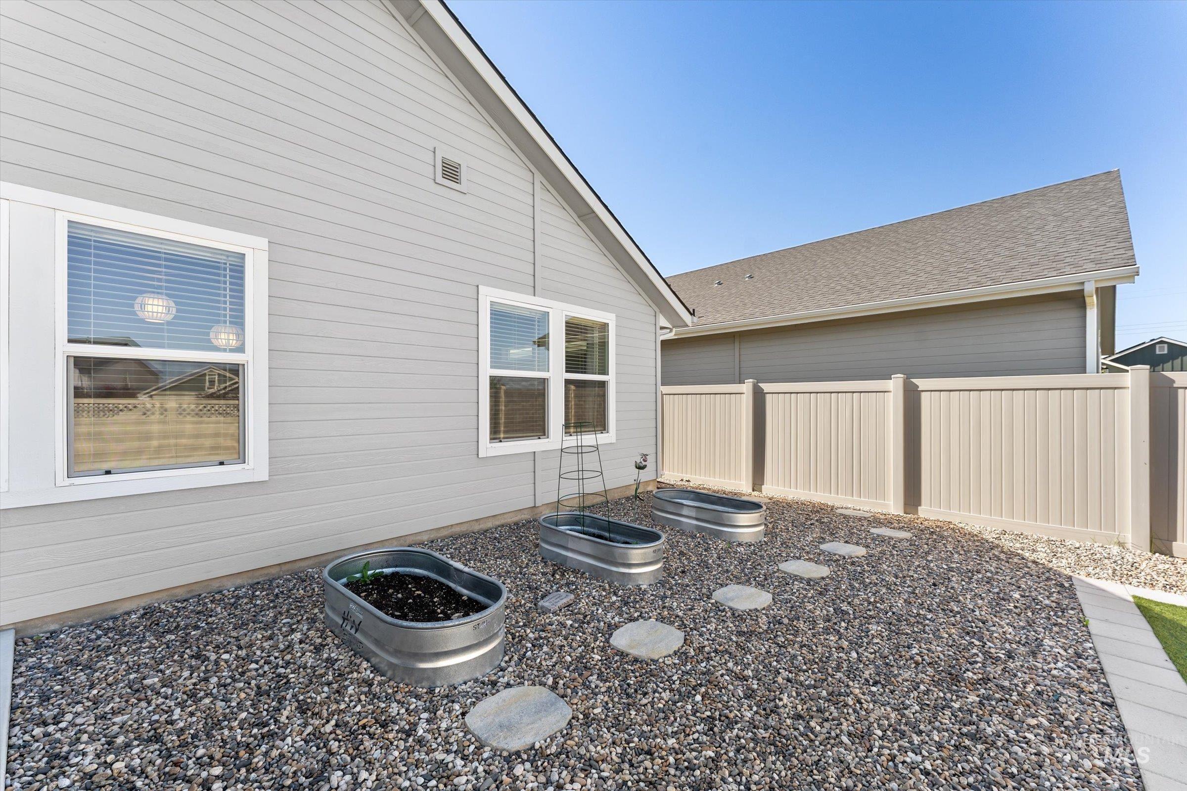 17009 N Cornwallis Way, Nampa, Idaho 83687, 3 Bedrooms, 2 Bathrooms, Residential For Sale, Price $412,000,MLS 98985105