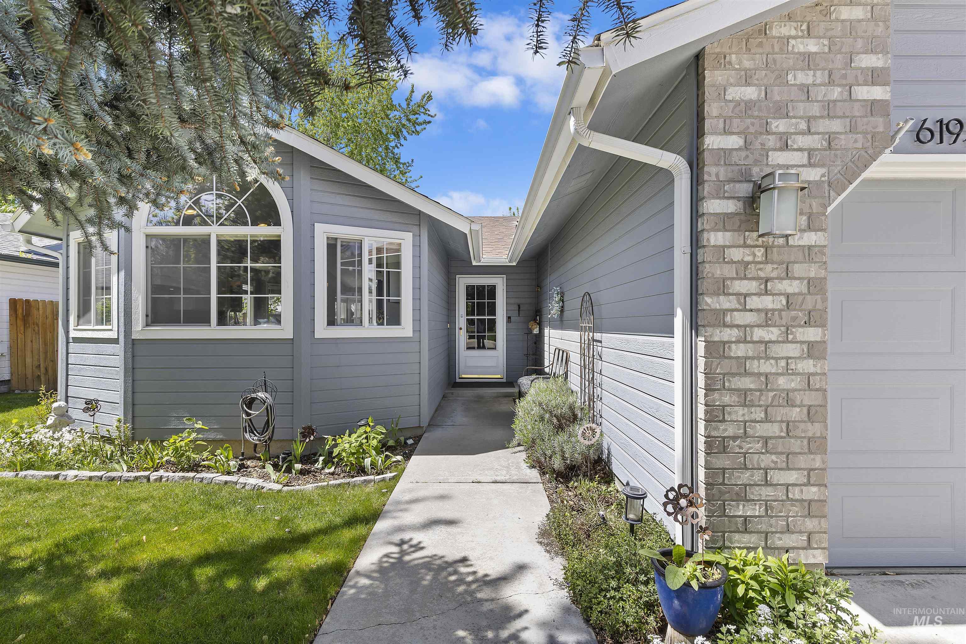 6195 N Oliver Ave, Boise, Idaho 83714, 3 Bedrooms, 2 Bathrooms, Residential For Sale, Price $499,900,MLS 98985106