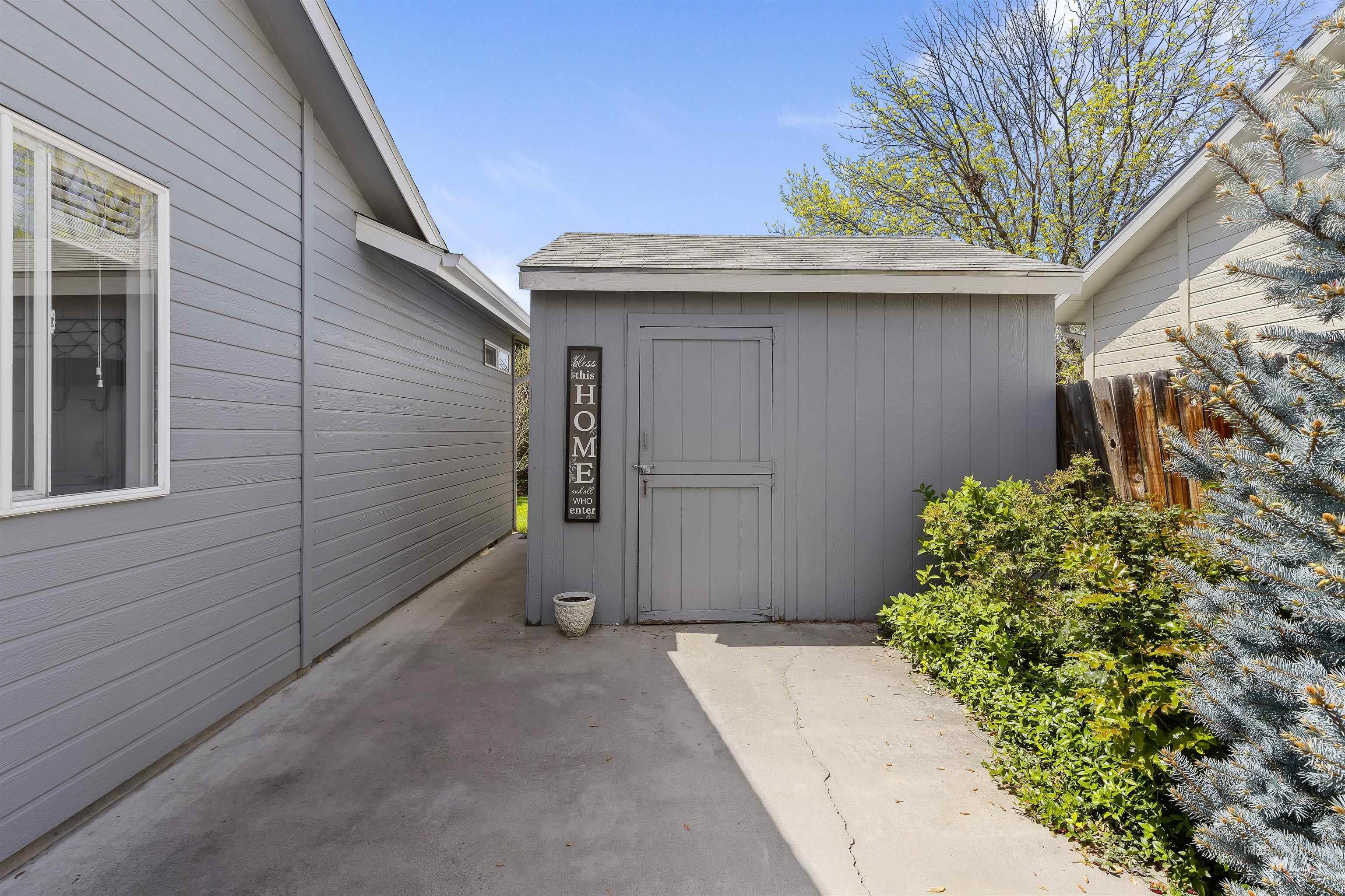 6195 N Oliver Ave, Boise, Idaho 83714, 3 Bedrooms, 2 Bathrooms, Residential For Sale, Price $499,900,MLS 98985106