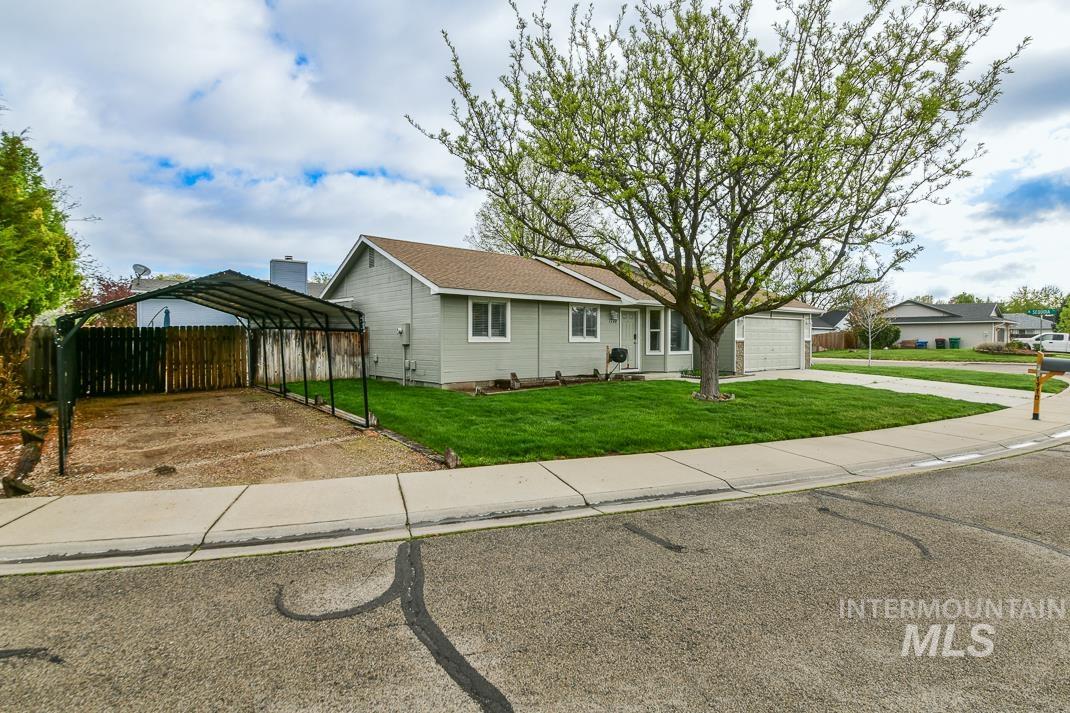 1770 E Oakcrest, Meridian, Idaho 83642, 4 Bedrooms, 2 Bathrooms, Residential For Sale, Price $414,900,MLS 98985107