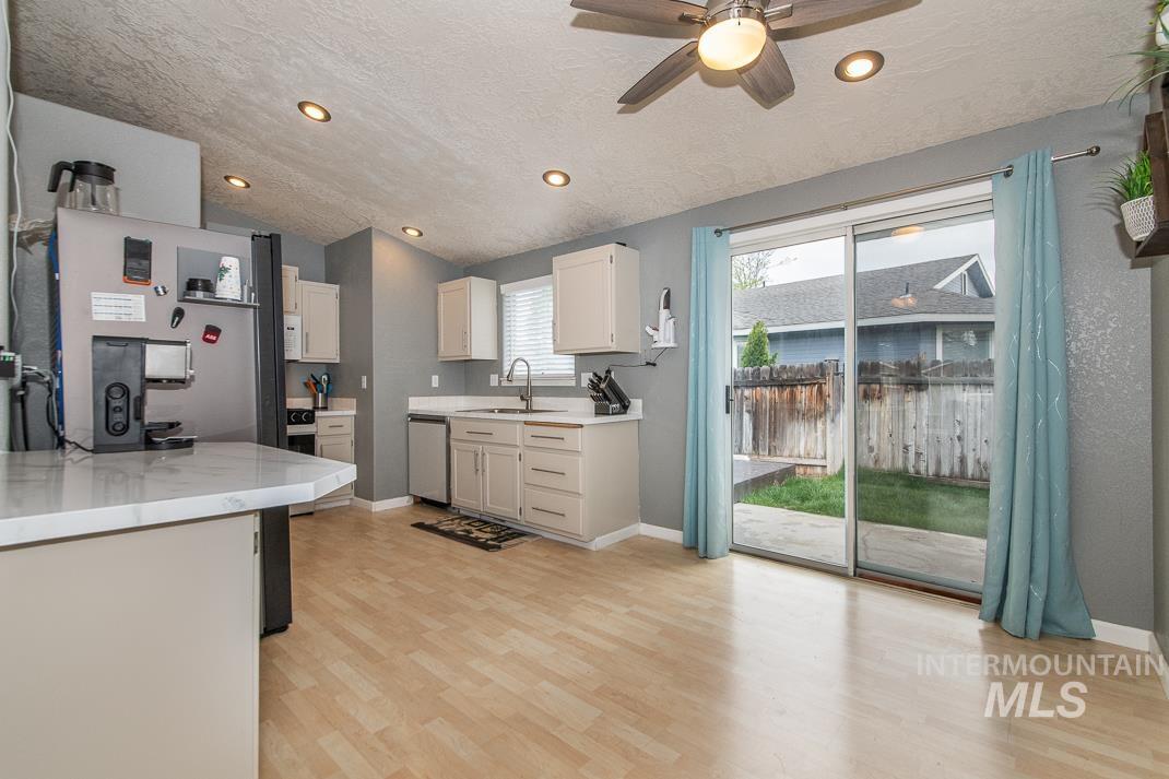 1770 E Oakcrest, Meridian, Idaho 83642, 4 Bedrooms, 2 Bathrooms, Residential For Sale, Price $414,900,MLS 98985107