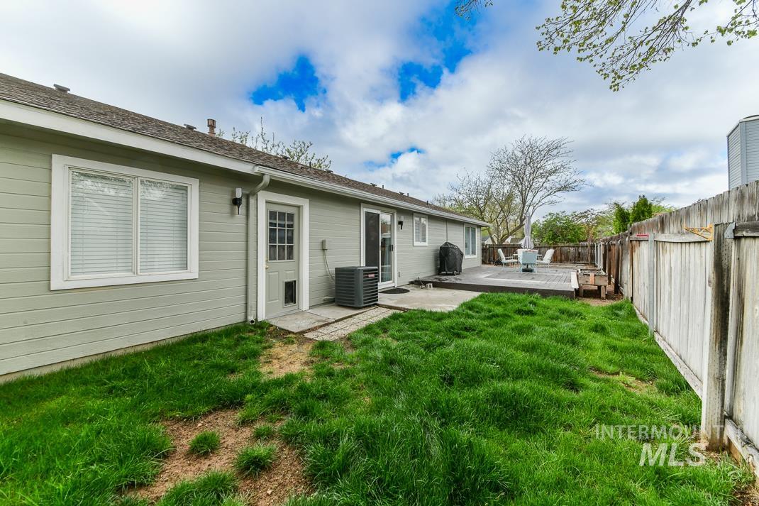 1770 E Oakcrest, Meridian, Idaho 83642, 4 Bedrooms, 2 Bathrooms, Residential For Sale, Price $414,900,MLS 98985107