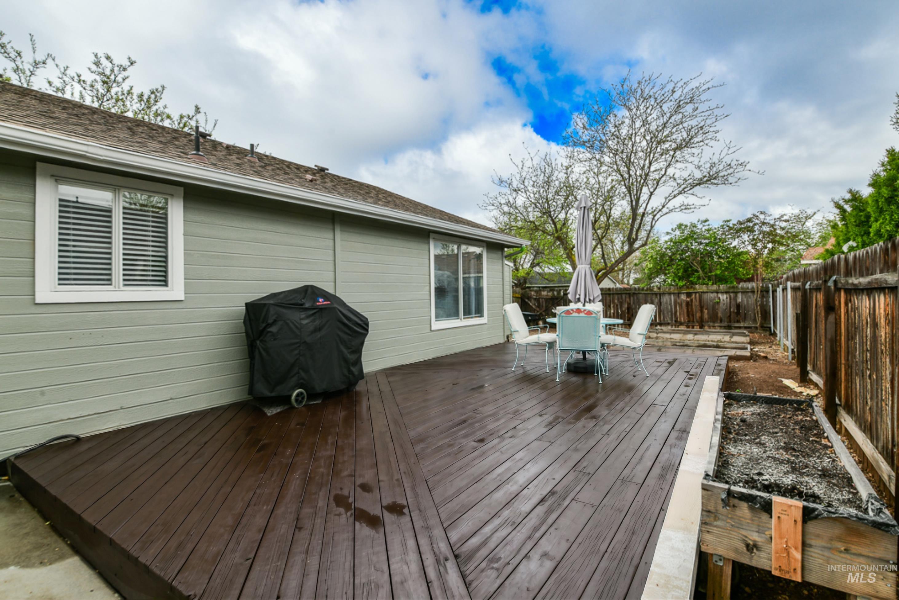 1770 E Oakcrest, Meridian, Idaho 83642, 4 Bedrooms, 2 Bathrooms, Residential For Sale, Price $414,900,MLS 98985107