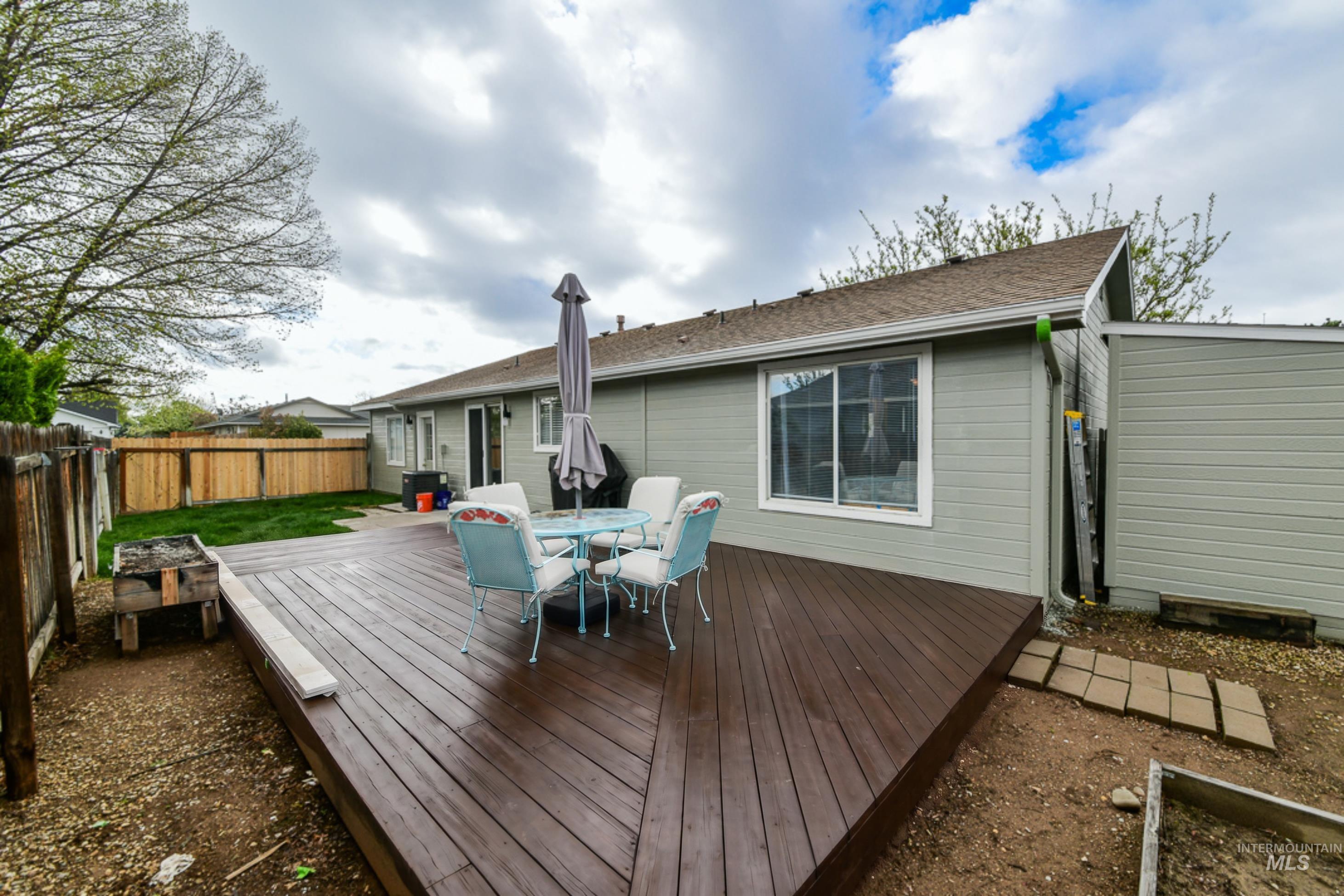 1770 E Oakcrest, Meridian, Idaho 83642, 4 Bedrooms, 2 Bathrooms, Residential For Sale, Price $414,900,MLS 98985107