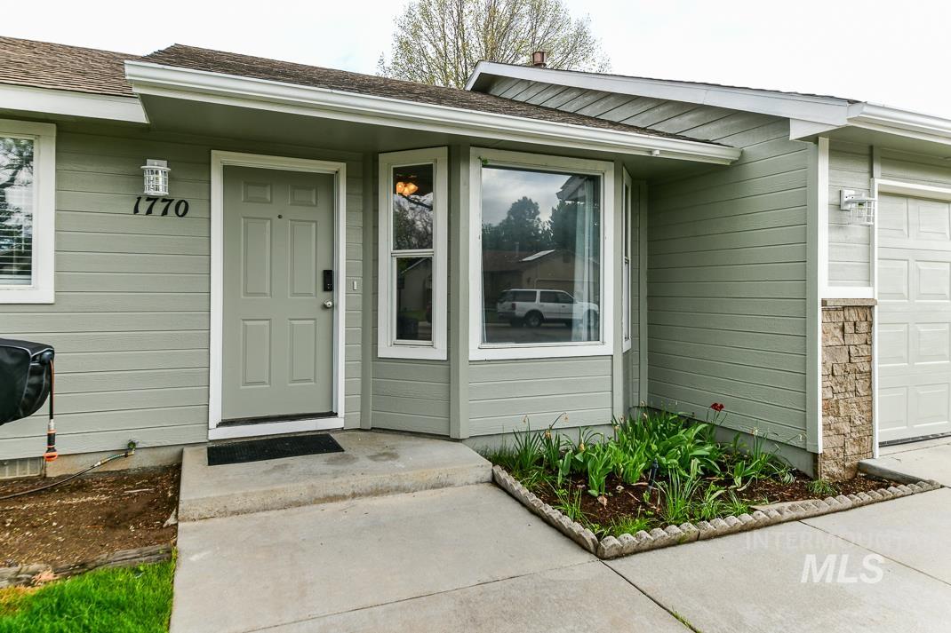 1770 E Oakcrest, Meridian, Idaho 83642, 4 Bedrooms, 2 Bathrooms, Residential For Sale, Price $414,900,MLS 98985107