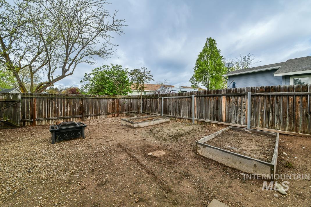 1770 E Oakcrest, Meridian, Idaho 83642, 4 Bedrooms, 2 Bathrooms, Residential For Sale, Price $414,900,MLS 98985107