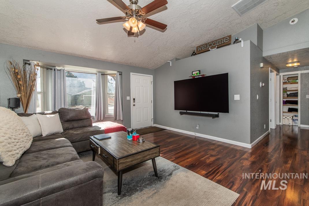 1770 E Oakcrest, Meridian, Idaho 83642, 4 Bedrooms, 2 Bathrooms, Residential For Sale, Price $414,900,MLS 98985107