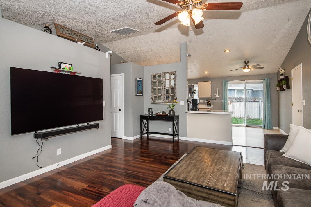 1770 E Oakcrest, Meridian, Idaho 83642, 4 Bedrooms, 2 Bathrooms, Residential For Sale, Price $414,900,MLS 98985107