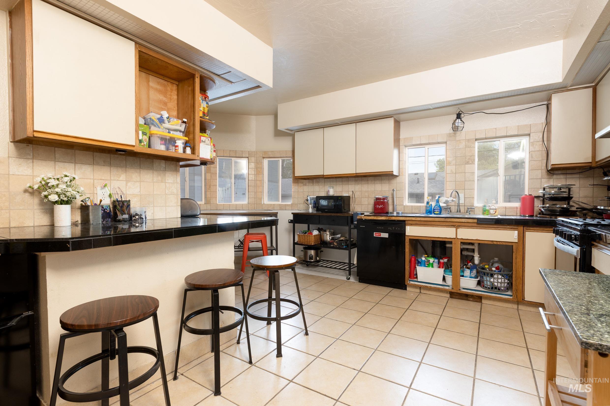524 Lake Lowell Ave, Nampa, Idaho 83686, 4 Bedrooms, 2 Bathrooms, Residential Income For Sale, Price $699,990,MLS 98985108