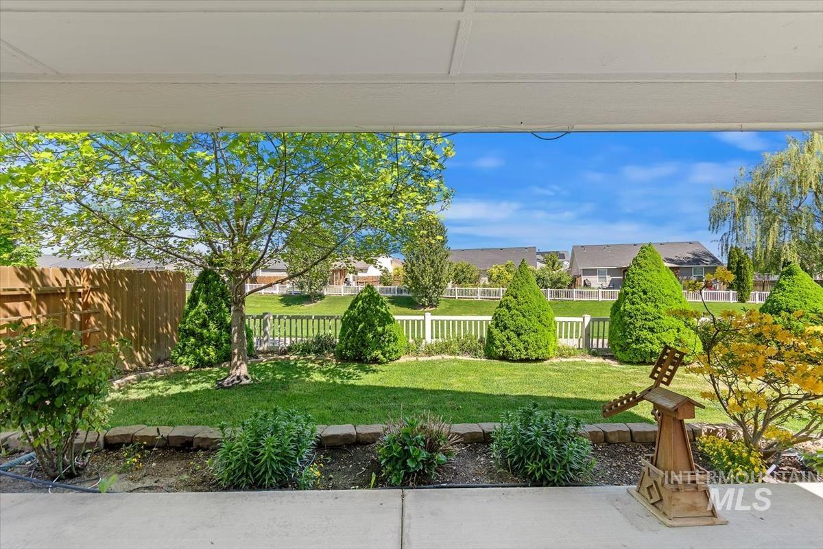 12676 Amber Sky Dr, Caldwell, Idaho 83607, 3 Bedrooms, 2 Bathrooms, Residential For Sale, Price $355,000,MLS 98985110