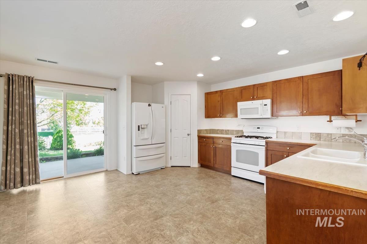 12676 Amber Sky Dr, Caldwell, Idaho 83607, 3 Bedrooms, 2 Bathrooms, Residential For Sale, Price $355,000,MLS 98985110
