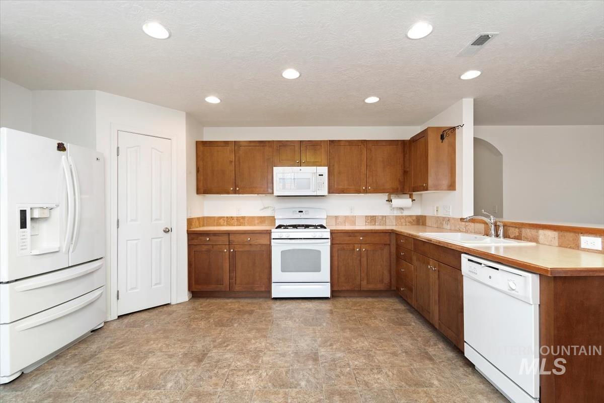 12676 Amber Sky Dr, Caldwell, Idaho 83607, 3 Bedrooms, 2 Bathrooms, Residential For Sale, Price $355,000,MLS 98985110