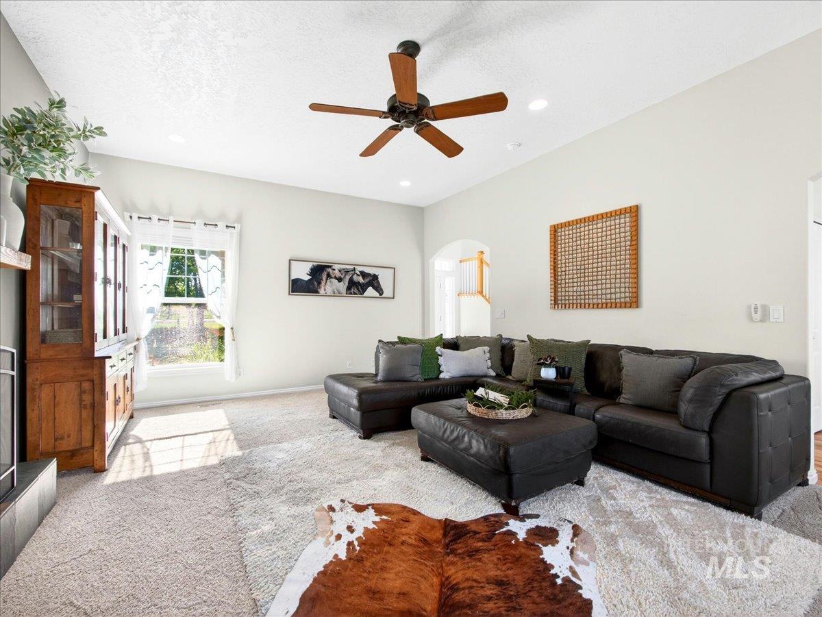 2220 UA Ave, Emmett, Idaho 83617, 4 Bedrooms, 2.5 Bathrooms, Residential For Sale, Price $769,900,MLS 98985111