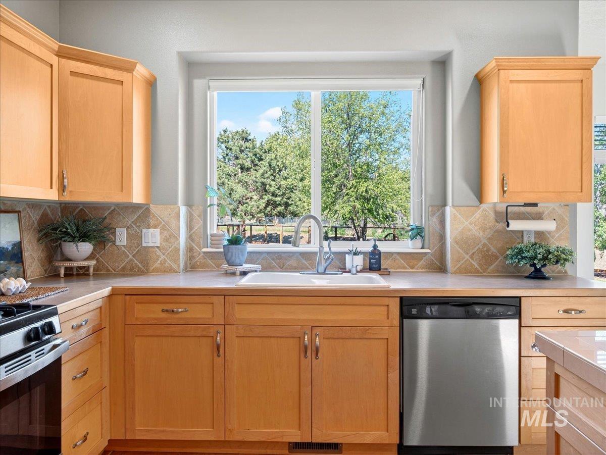 2220 UA Ave, Emmett, Idaho 83617, 4 Bedrooms, 2.5 Bathrooms, Residential For Sale, Price $769,900,MLS 98985111