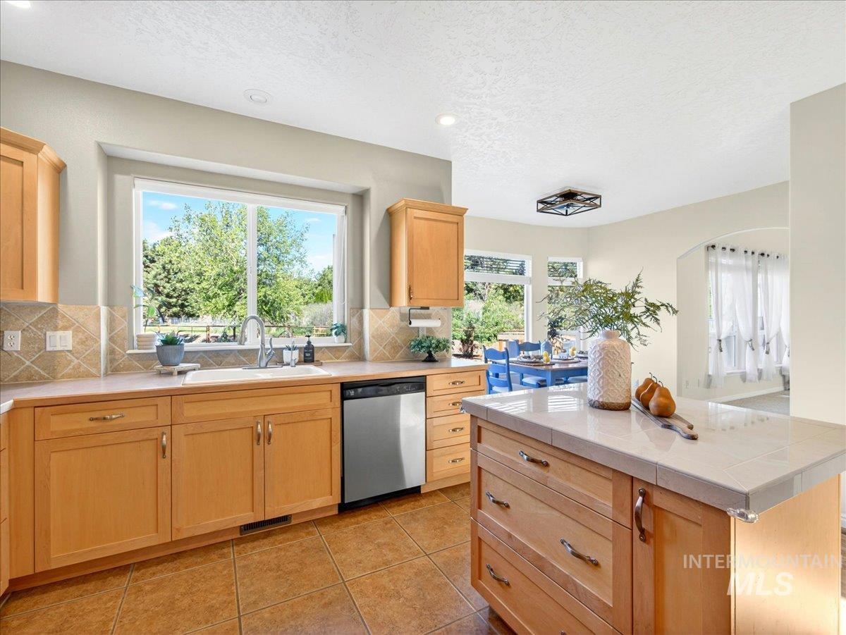 2220 UA Ave, Emmett, Idaho 83617, 4 Bedrooms, 2.5 Bathrooms, Residential For Sale, Price $769,900,MLS 98985111