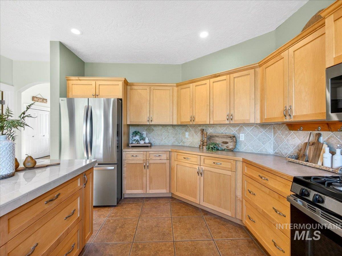 2220 UA Ave, Emmett, Idaho 83617, 4 Bedrooms, 2.5 Bathrooms, Residential For Sale, Price $769,900,MLS 98985111