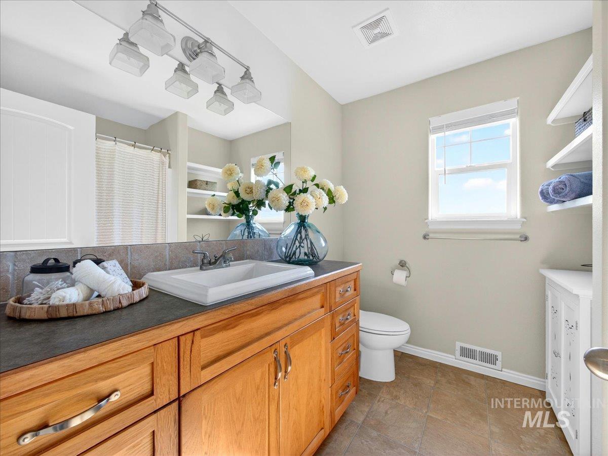 2220 UA Ave, Emmett, Idaho 83617, 4 Bedrooms, 2.5 Bathrooms, Residential For Sale, Price $769,900,MLS 98985111