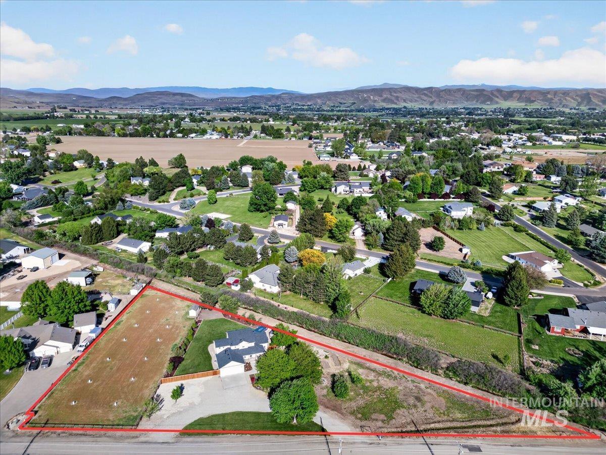 2220 UA Ave, Emmett, Idaho 83617, 4 Bedrooms, 2.5 Bathrooms, Residential For Sale, Price $769,900,MLS 98985111