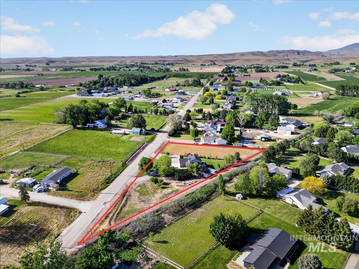 2220 UA Ave, Emmett, Idaho 83617, 4 Bedrooms, 2.5 Bathrooms, Residential For Sale, Price $769,900,MLS 98985111