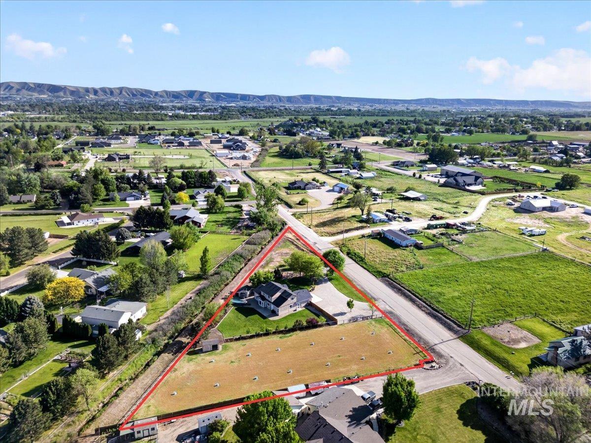 2220 UA Ave, Emmett, Idaho 83617, 4 Bedrooms, 2.5 Bathrooms, Residential For Sale, Price $769,900,MLS 98985111