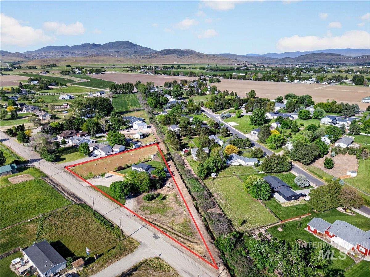 2220 UA Ave, Emmett, Idaho 83617, 4 Bedrooms, 2.5 Bathrooms, Residential For Sale, Price $769,900,MLS 98985111